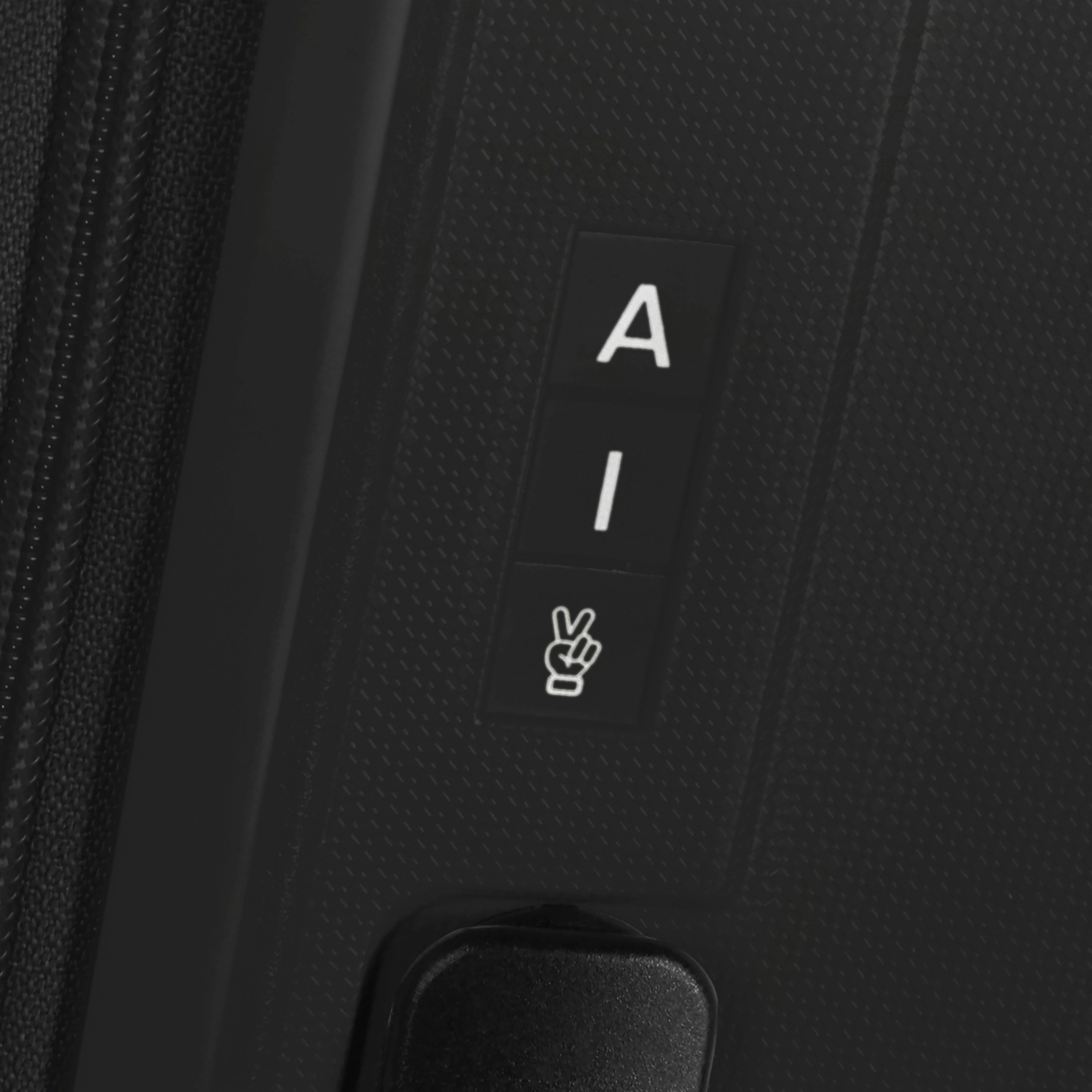 American Tourister Rejoy Spinner Expandable Medium Luggage