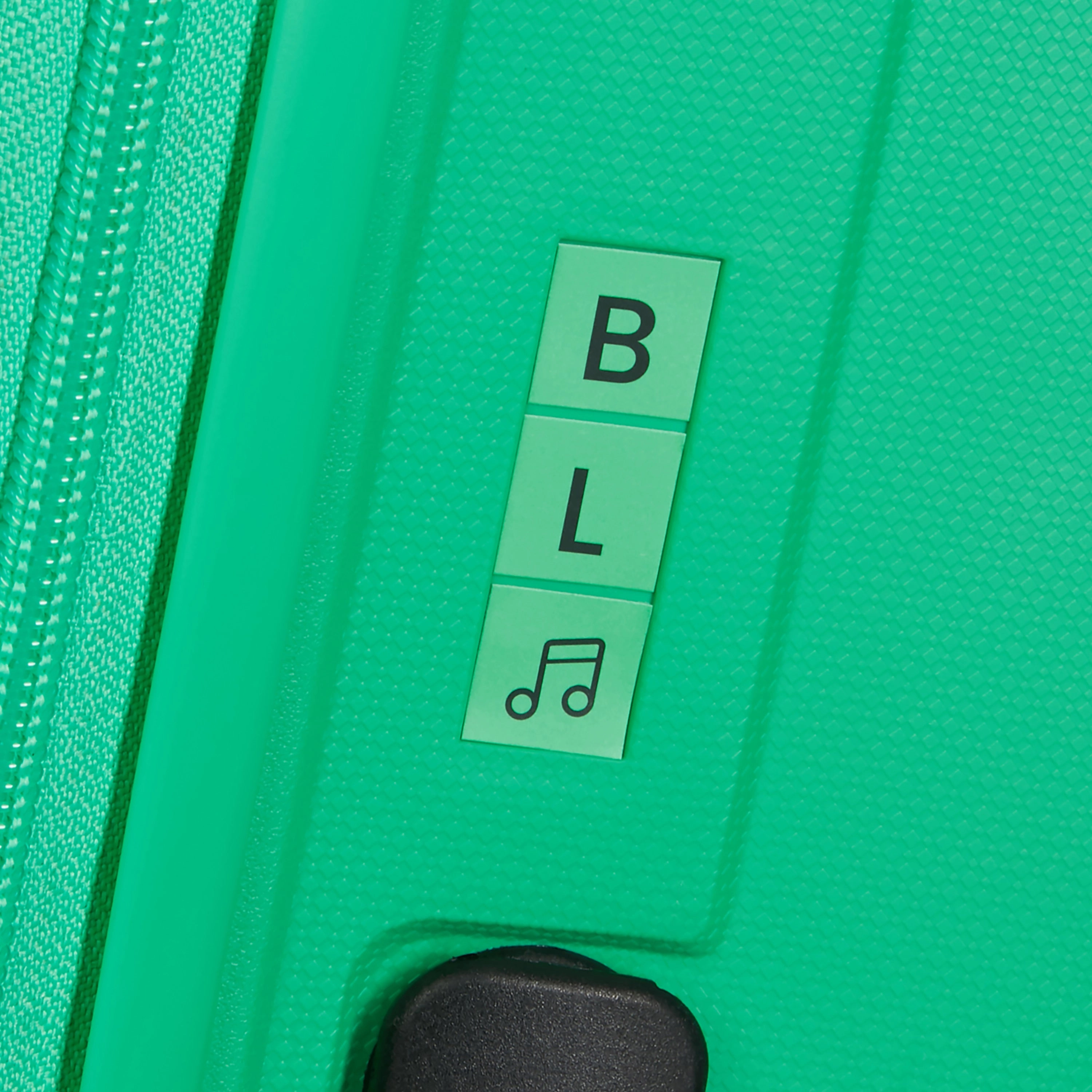 American Tourister Rejoy Spinner Expandable Medium Luggage