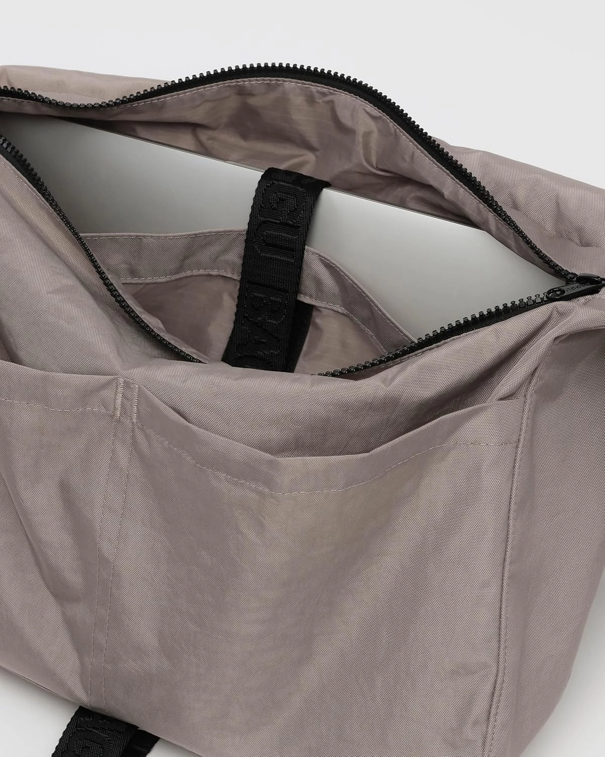 BAGGU Nylon Messenger Bag