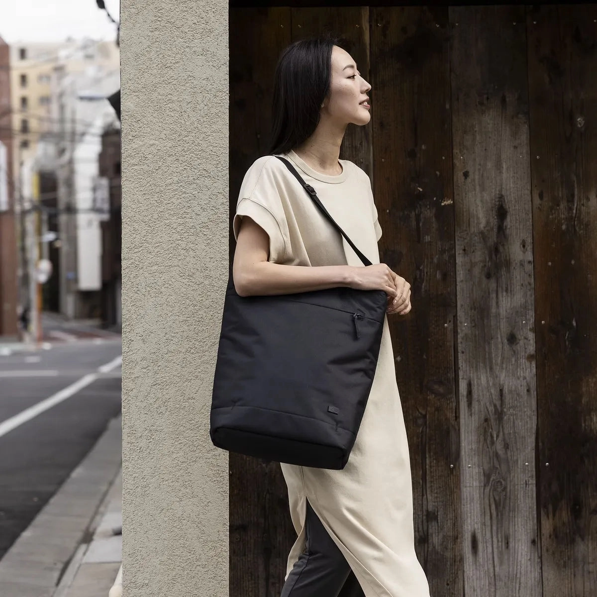 Case Logic Invigo Eco Convertible Tote - Black