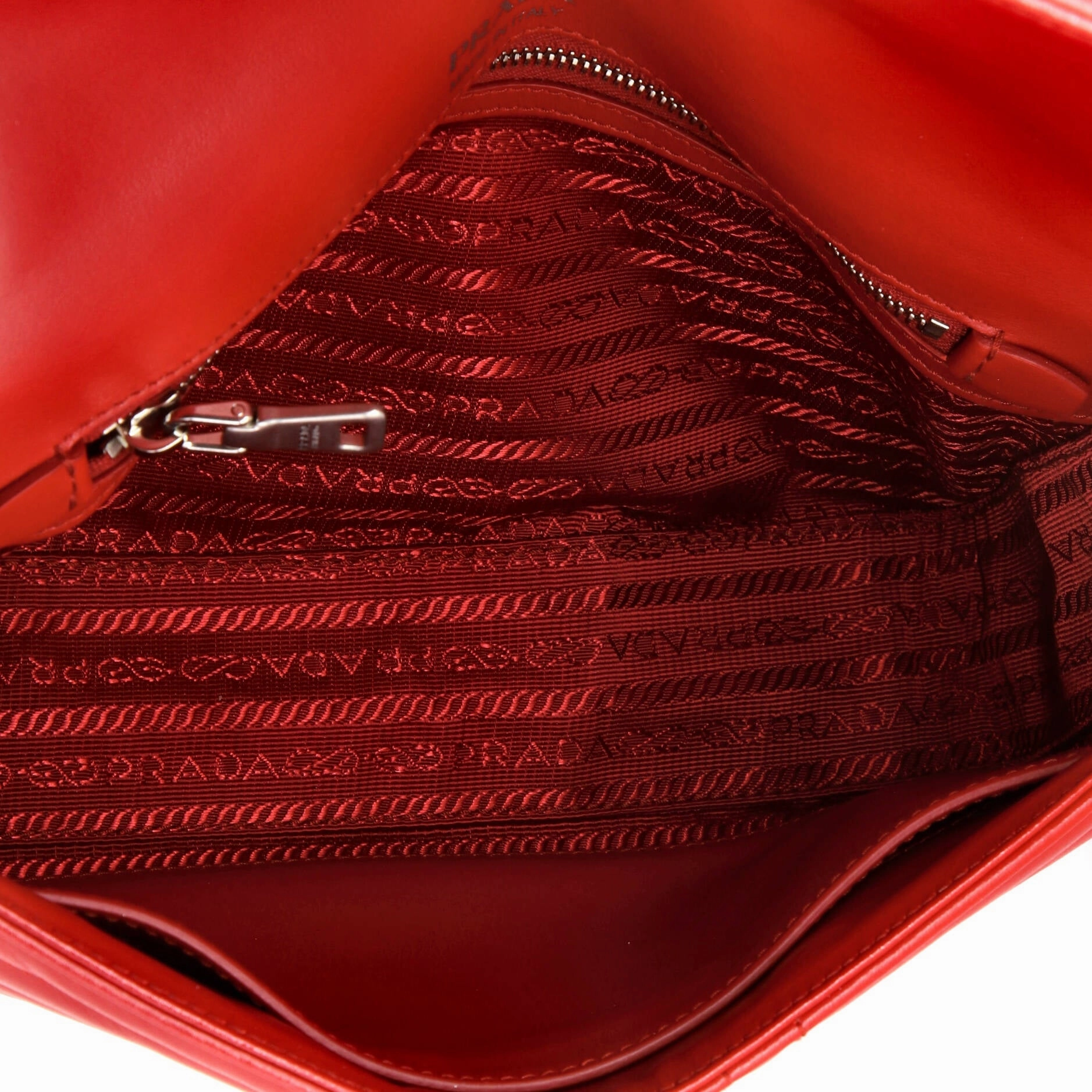 Chain Flap Shoulder Bag Diagramme Quilted Leather Medium