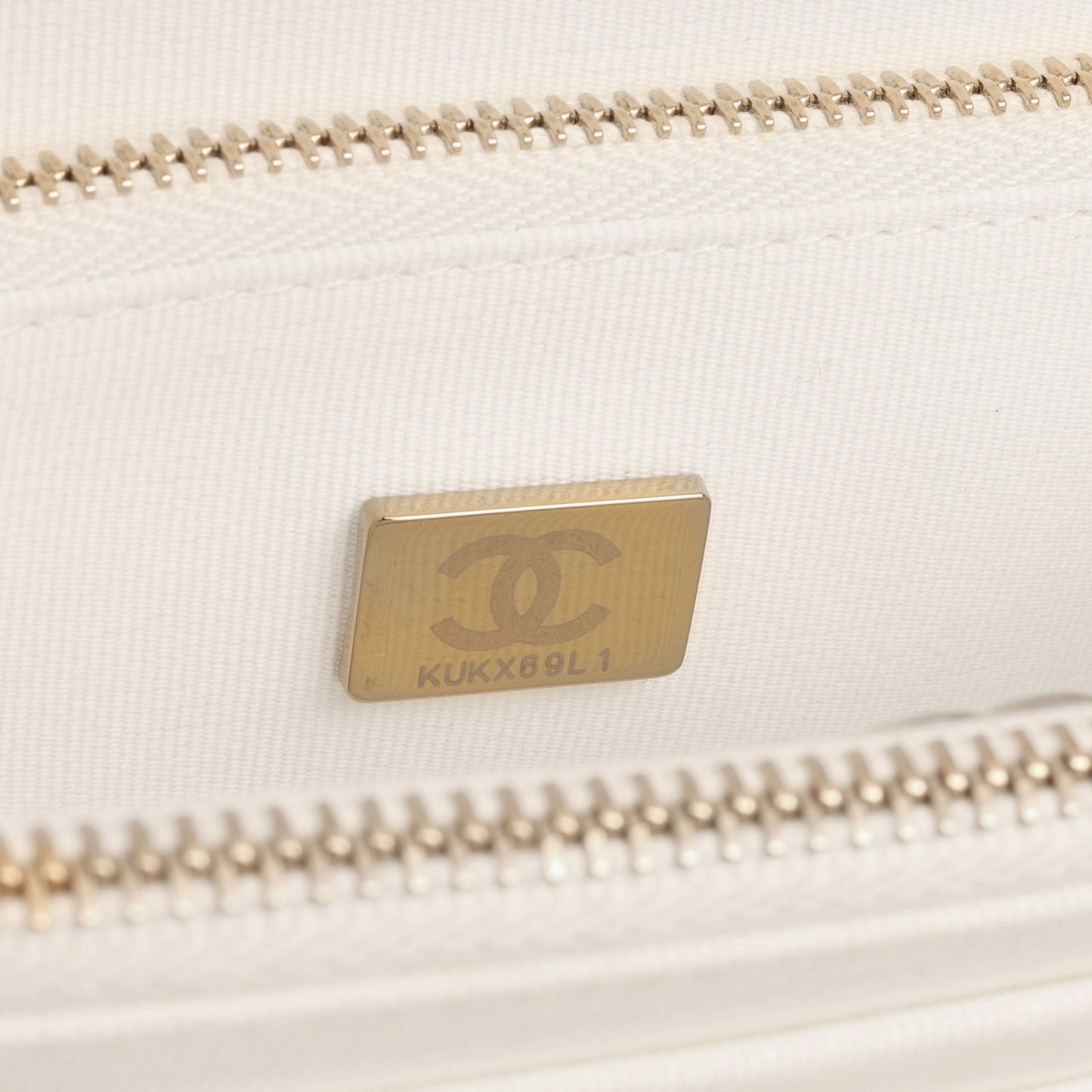 Chanel - Top Handle Vanity on Chain - White Caviar CGHW - 2022 - Pristine