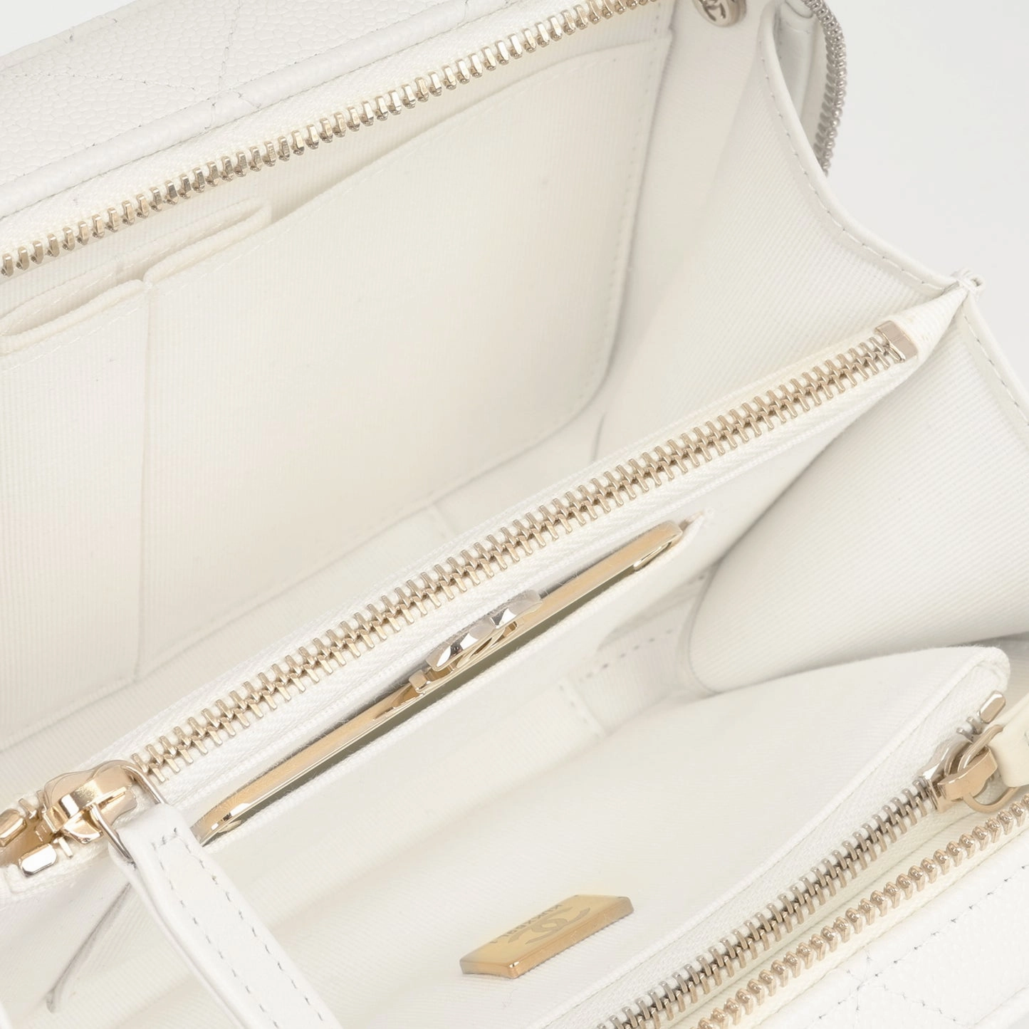 Chanel - Top Handle Vanity on Chain - White Caviar CGHW - 2022 - Pristine