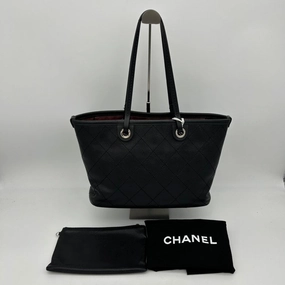 Chanel Black Leather Quilted Shoulder Bag Medium