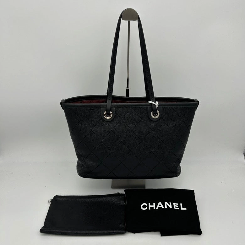 Chanel Black Leather Quilted Shoulder Bag Medium