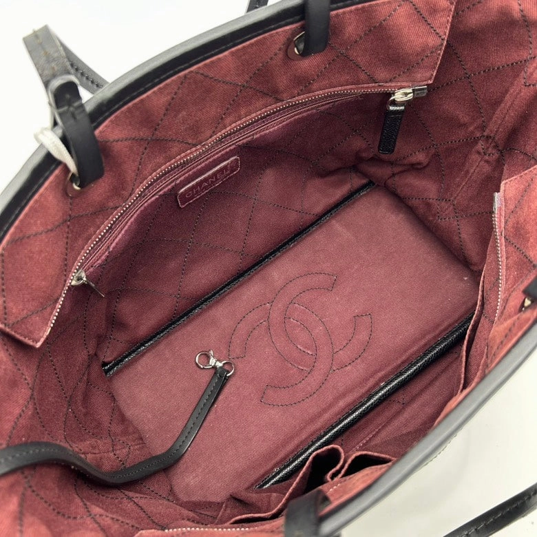 Chanel Black Leather Quilted Shoulder Bag Medium