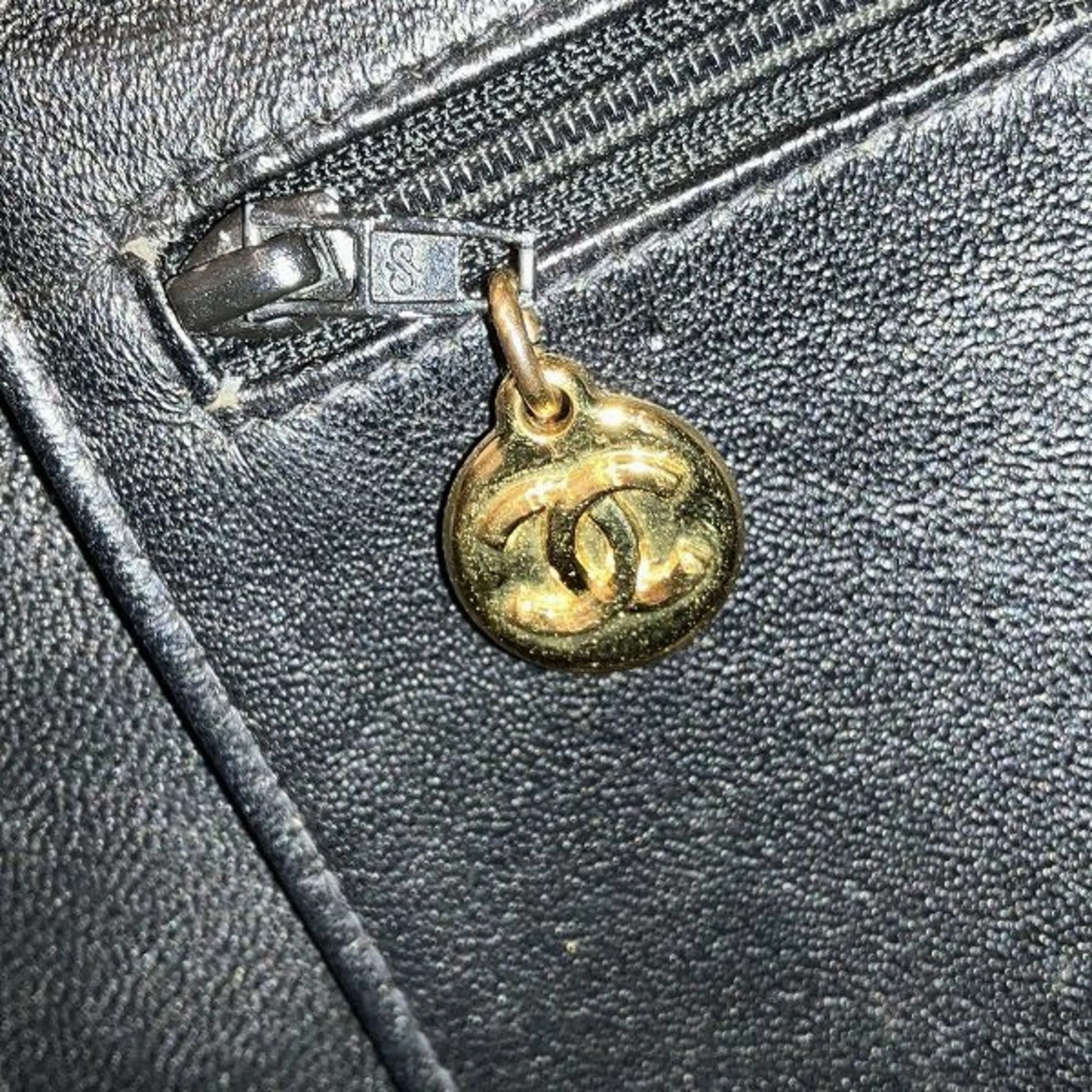 Chanel Leather Handbag Tote Bag (Pre-Owned)
