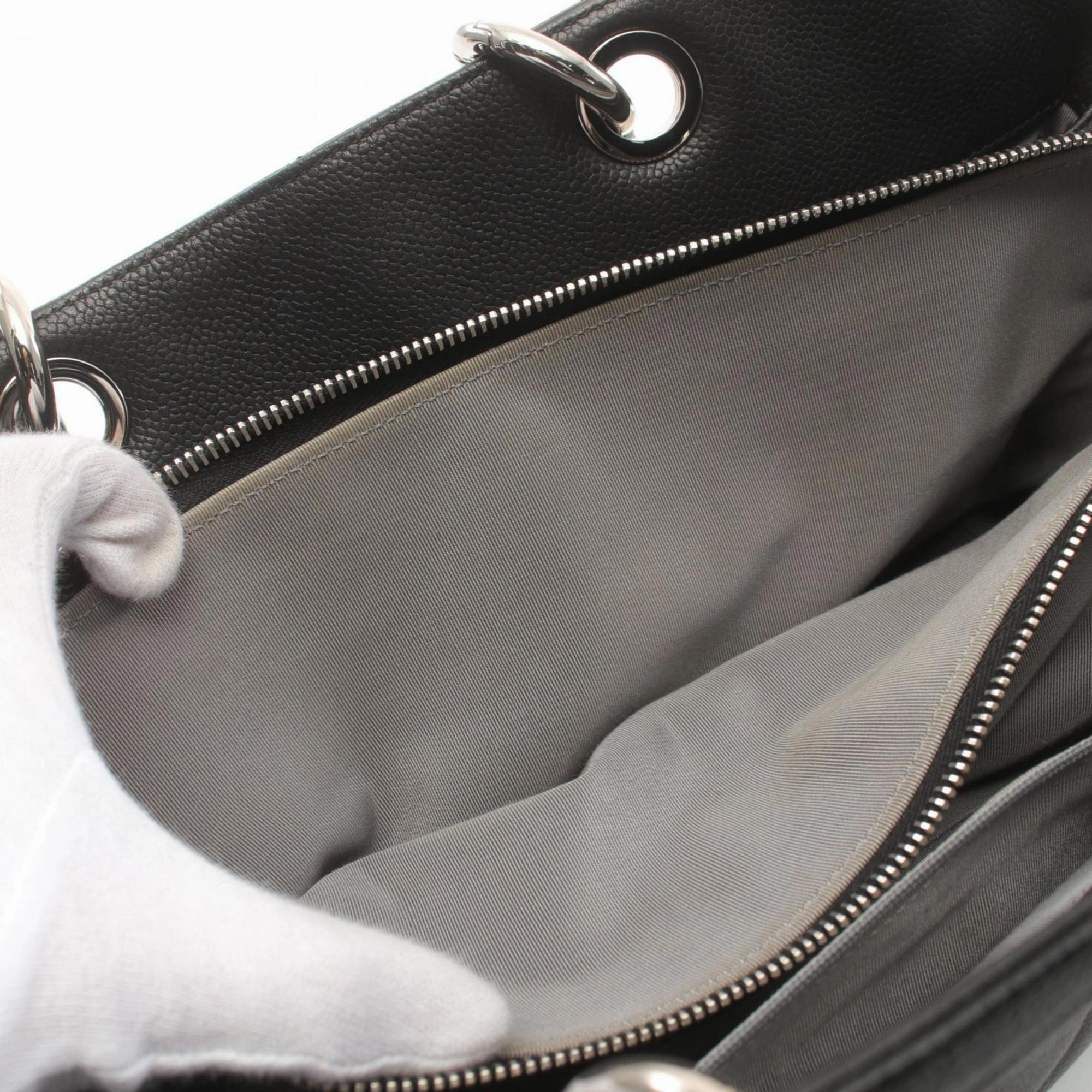 Chanel Leather Tote Bag (Pre-Owned)