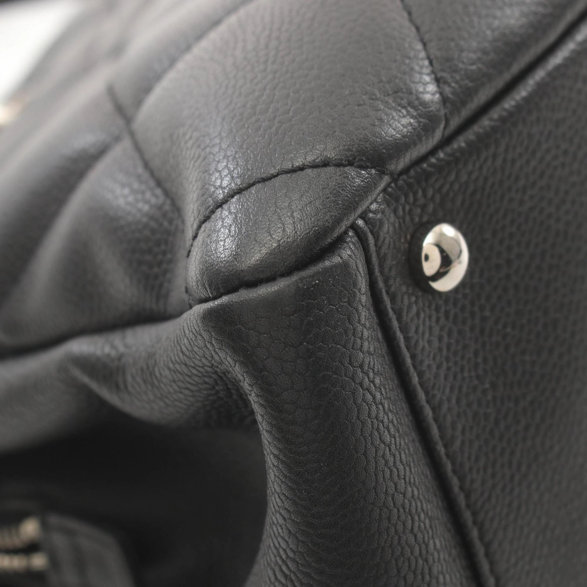 Chanel Leather Tote Bag (Pre-Owned)