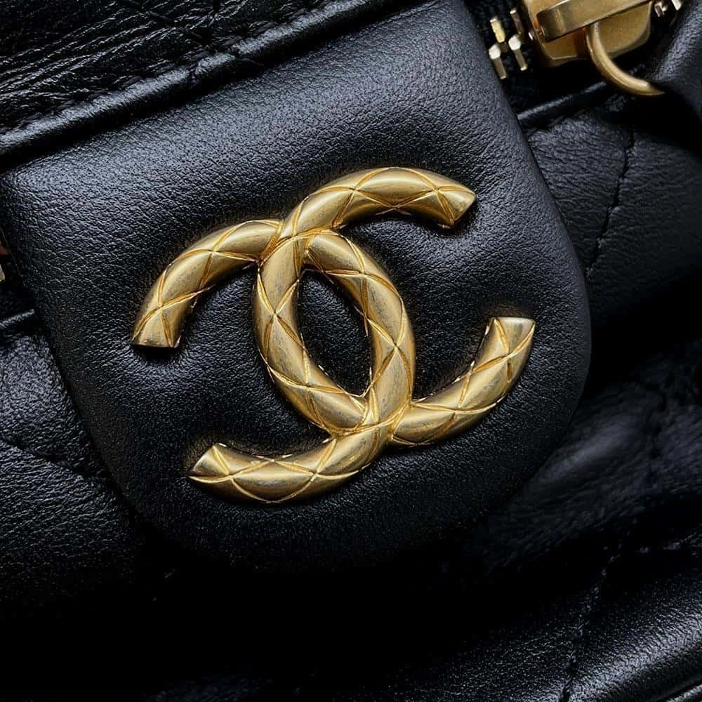 CHANEL Matelasse Vanity ChainShoulder Bag BlackAS3228 Calf Leather