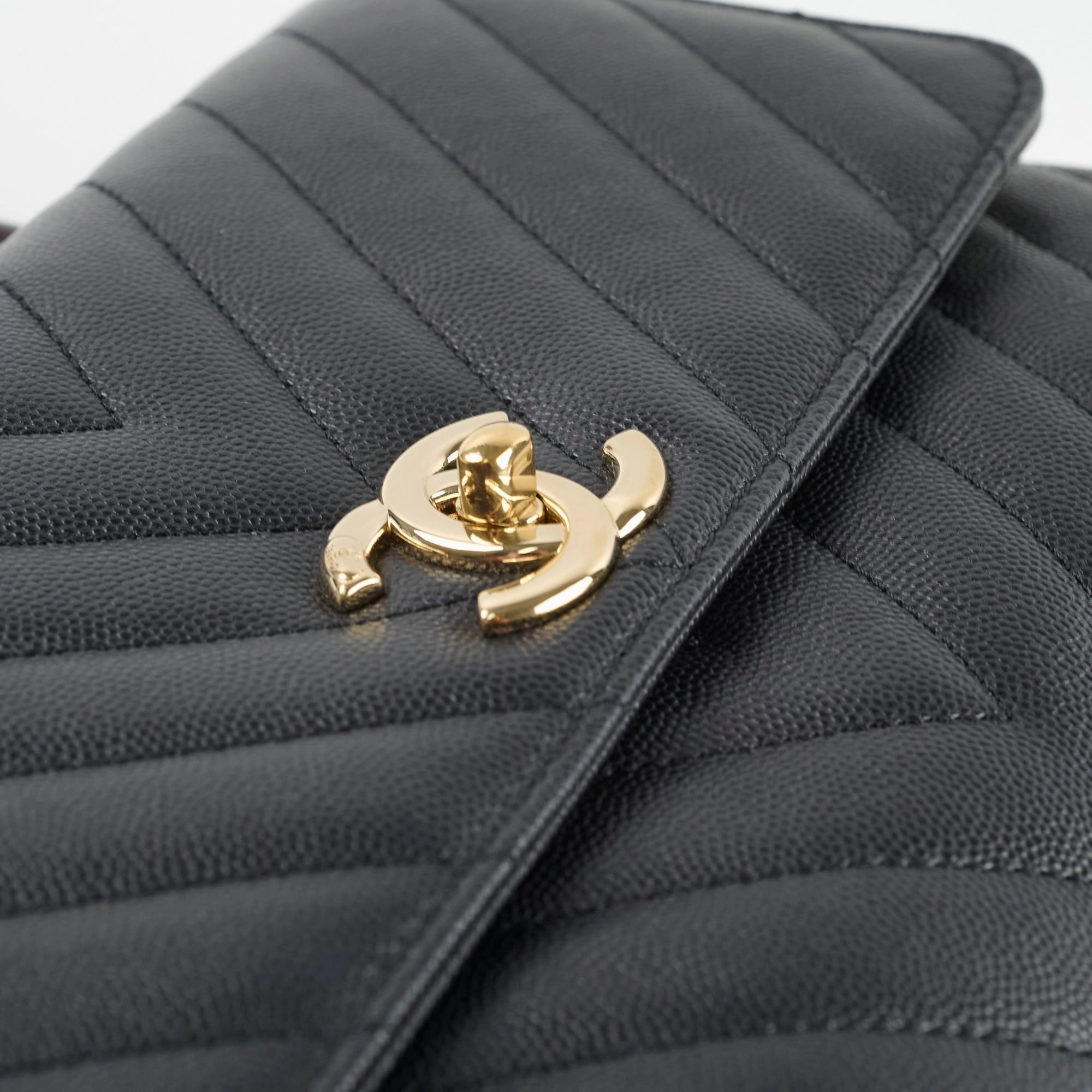 Chanel Medium Coco Handle (Lizard Top Handle) Black Chevron