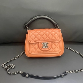 Chanel Preloved Quilted Leather Orange Shoulder Bag - HY129