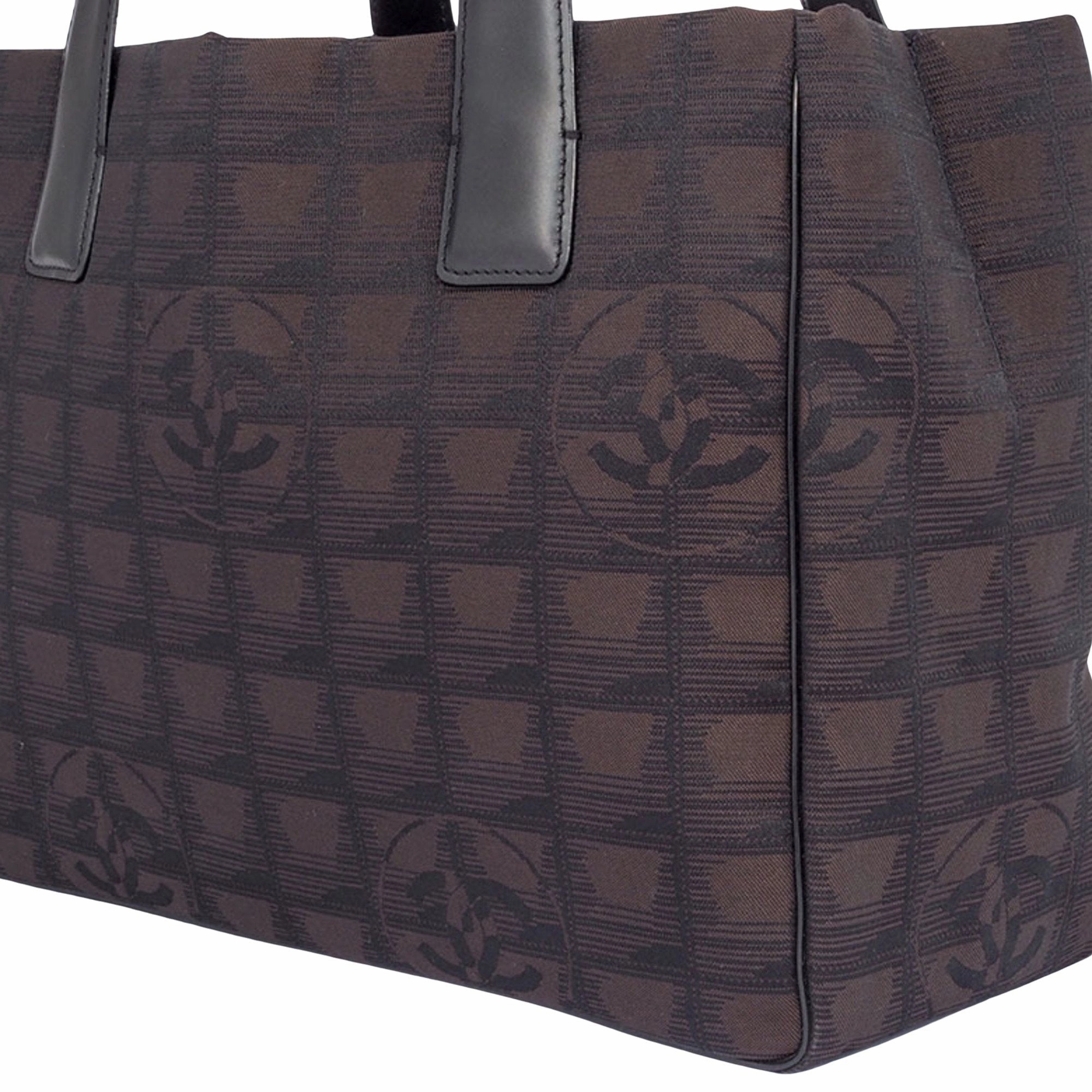 Chanel Travel Line Synthetic Tote Bag (Pre-Owned)