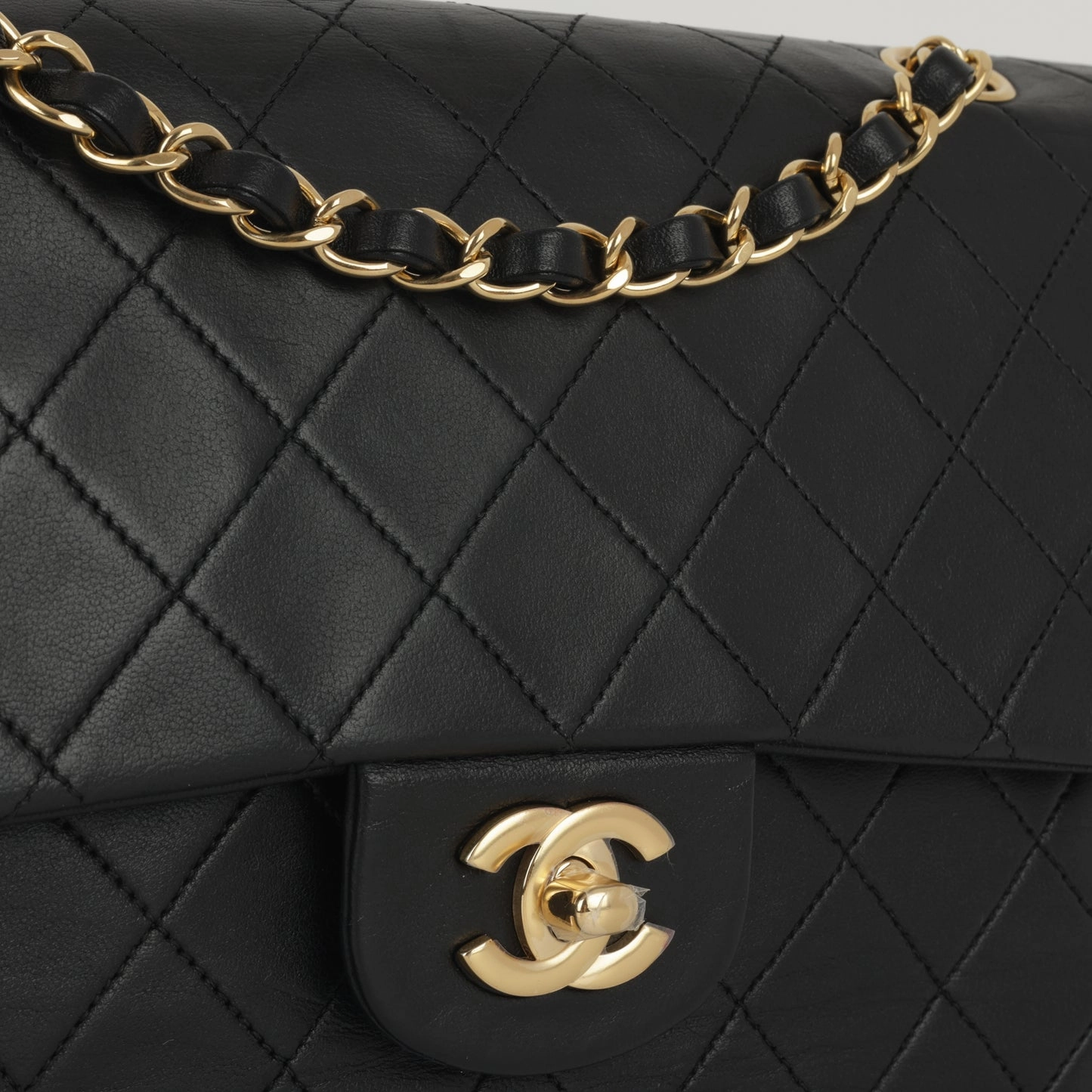 Chanel Vintage Medium Classic Flap - Black Lambskin GHW - 1989/1991 - Pre-Loved