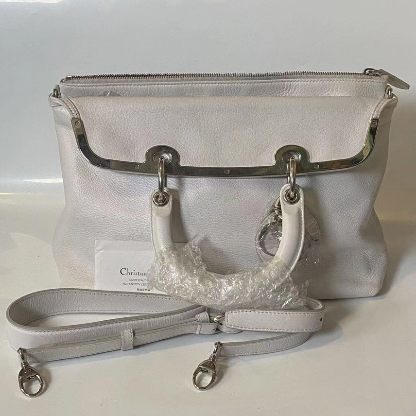 Christian Dior CD Shoulder Bag in White Leather - Preloved