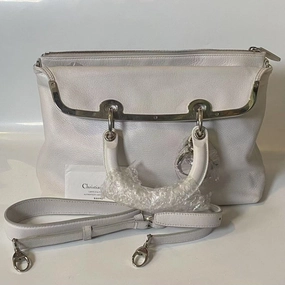 Christian Dior CD Shoulder Bag in White Leather - Preloved