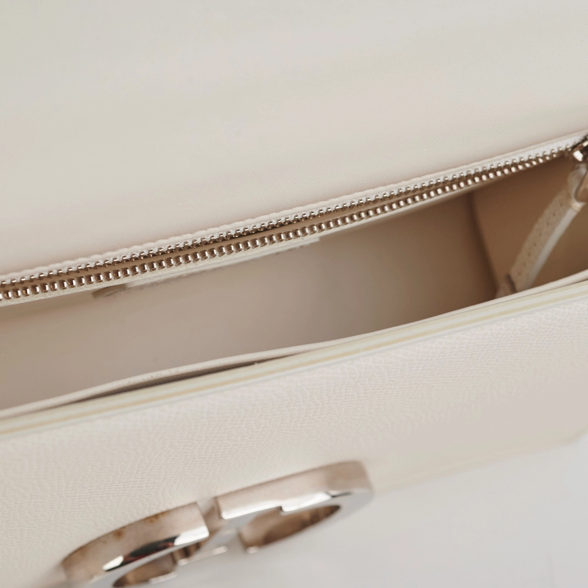 Christian Dior Montaigne 30 White
