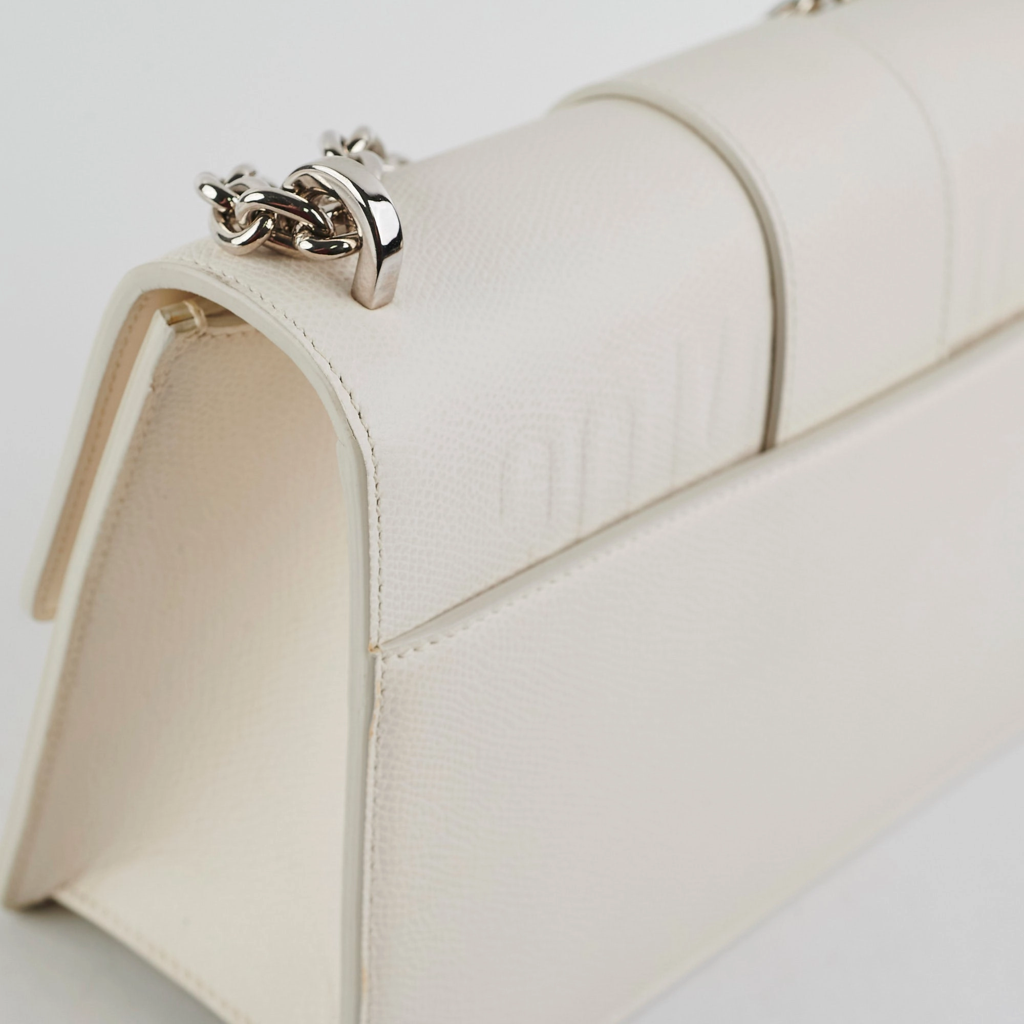 Christian Dior Montaigne 30 White