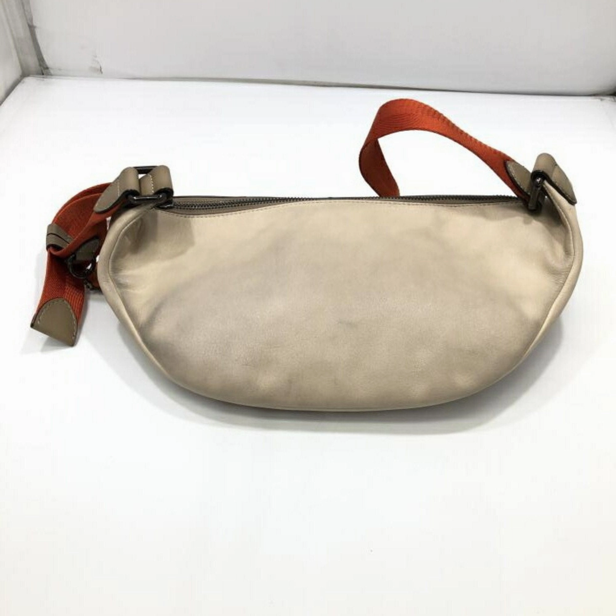 Coach Sling Bag (Pre-Owned)