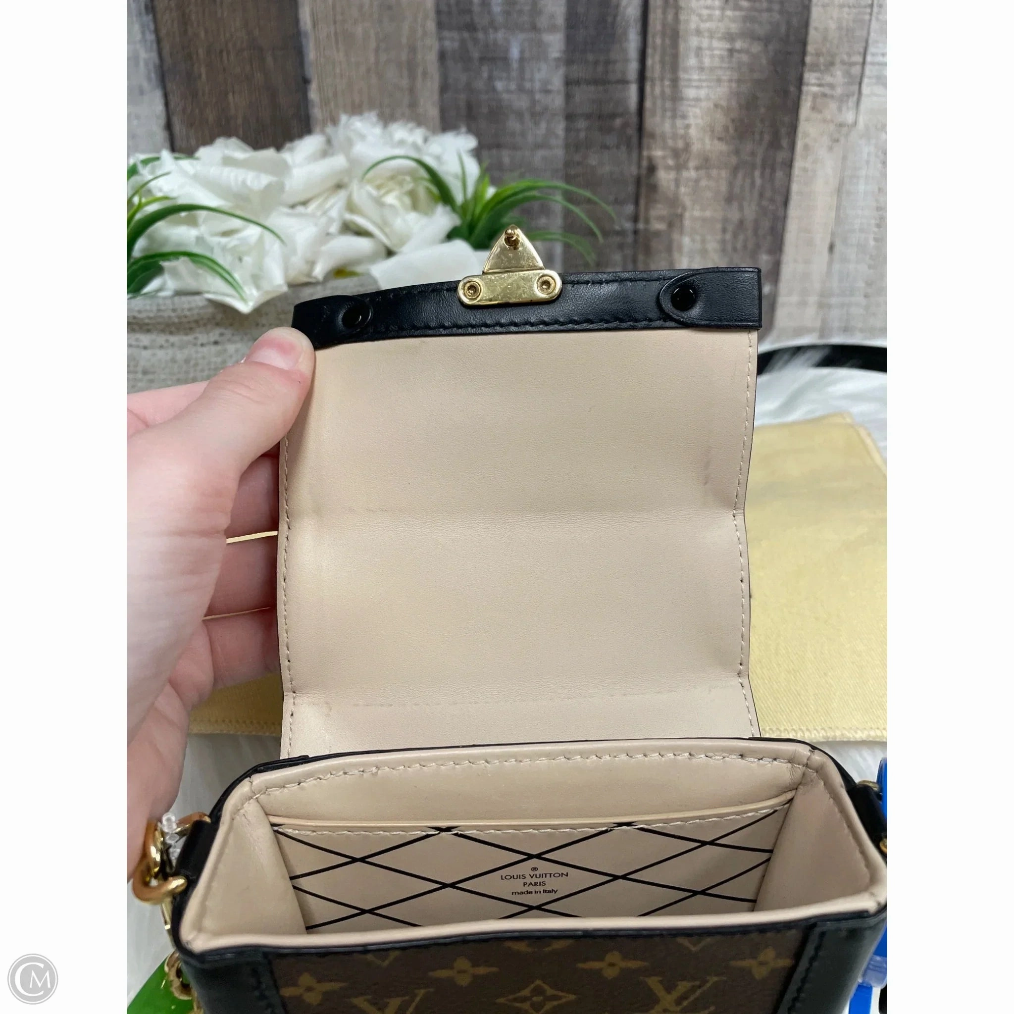 Crossbody Luxury Designer By Louis Vuitton, Size: Small