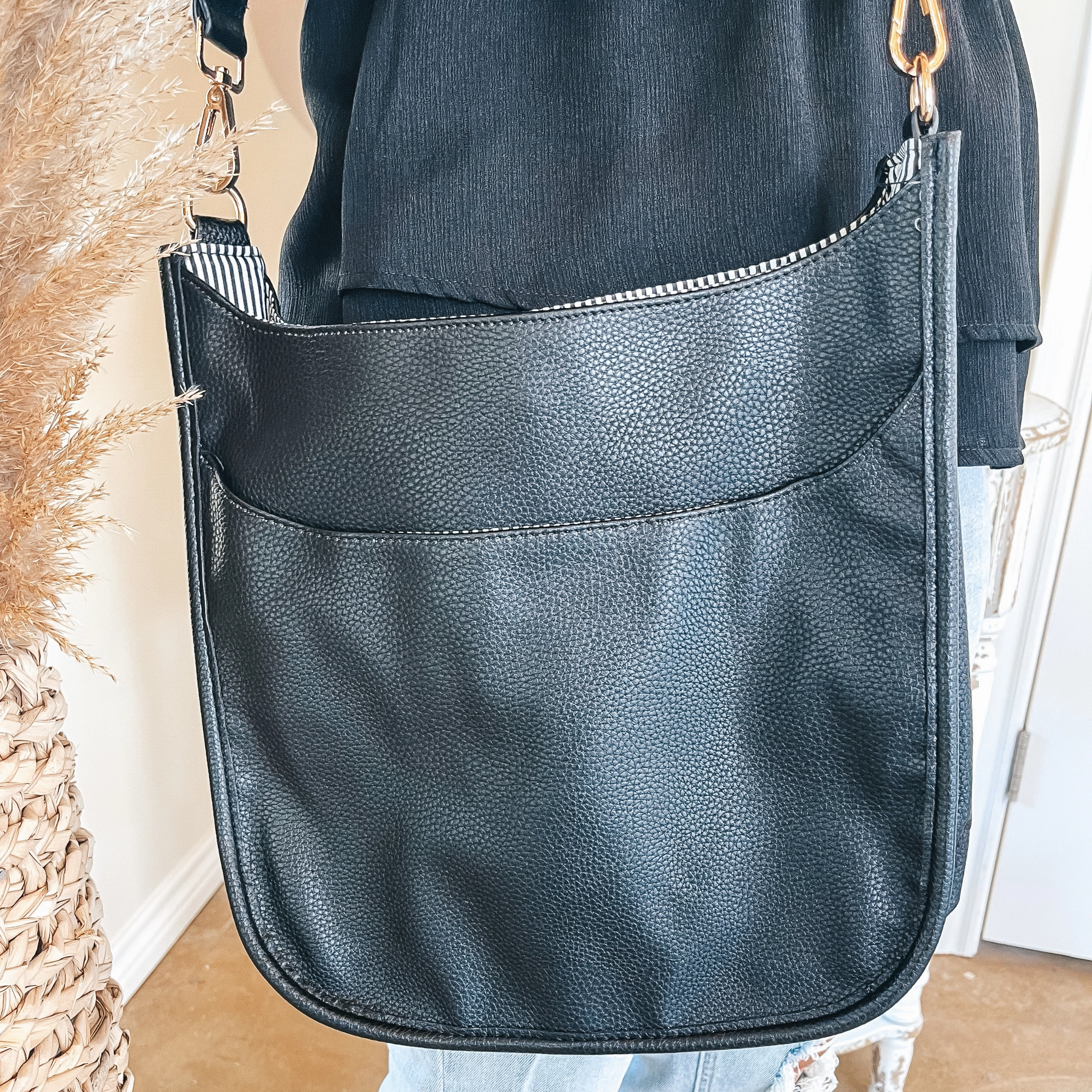 Crossbody Travel Purse in Black