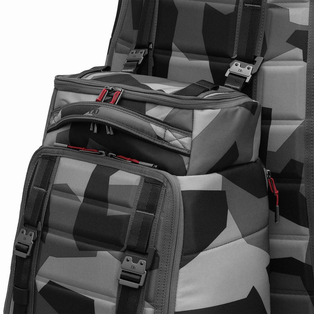 D_b_  Hugger 1st Generation Backpack 30L