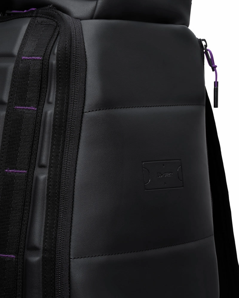 D_b_  Hugger 1st Generation Backpack 30L