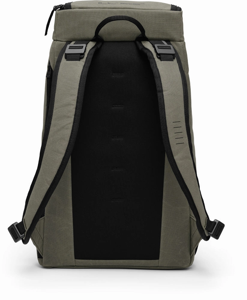 D_b_ Hugger Backpack 25L
