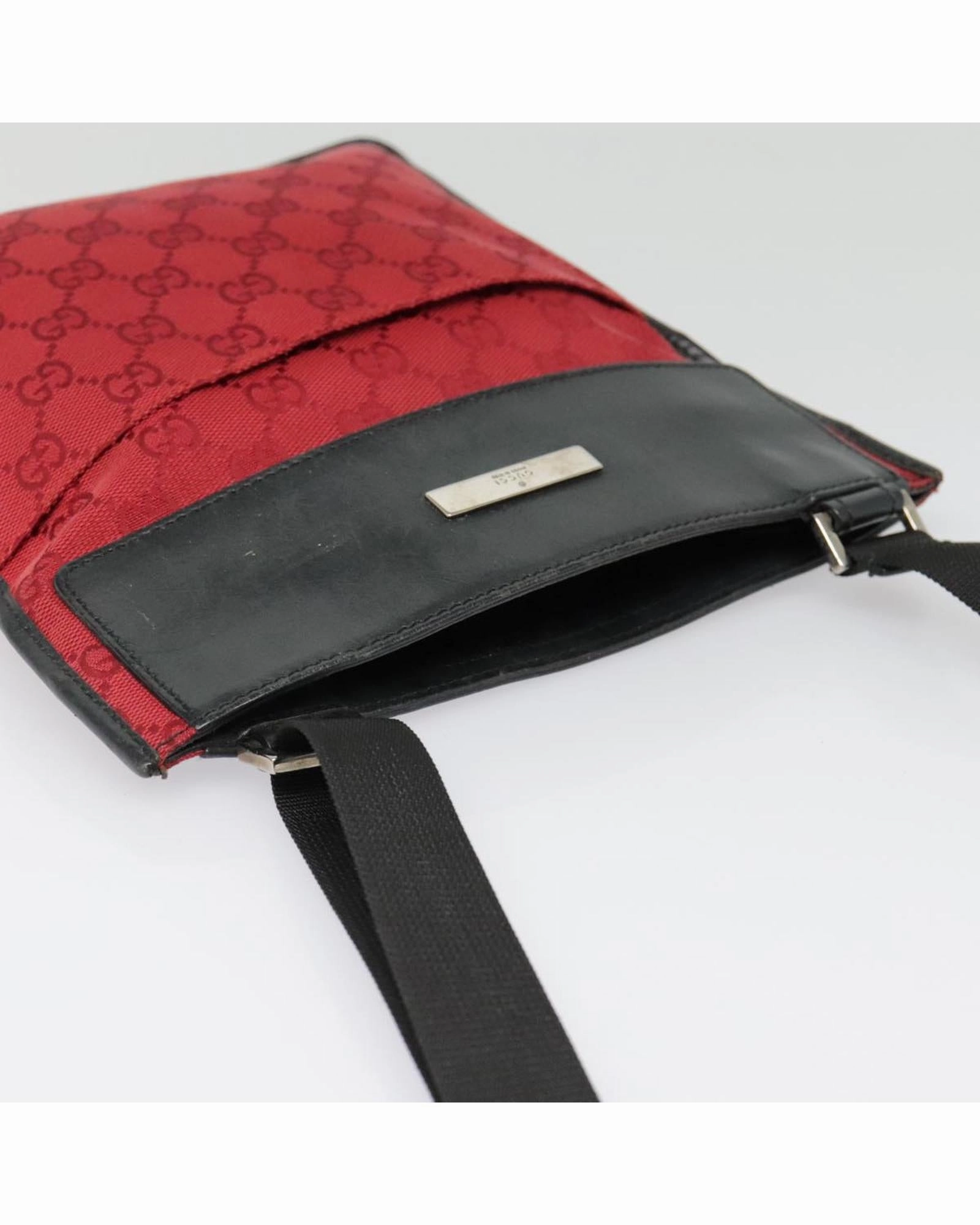 GG Canvas Shoulder Bag in Canvas Material
