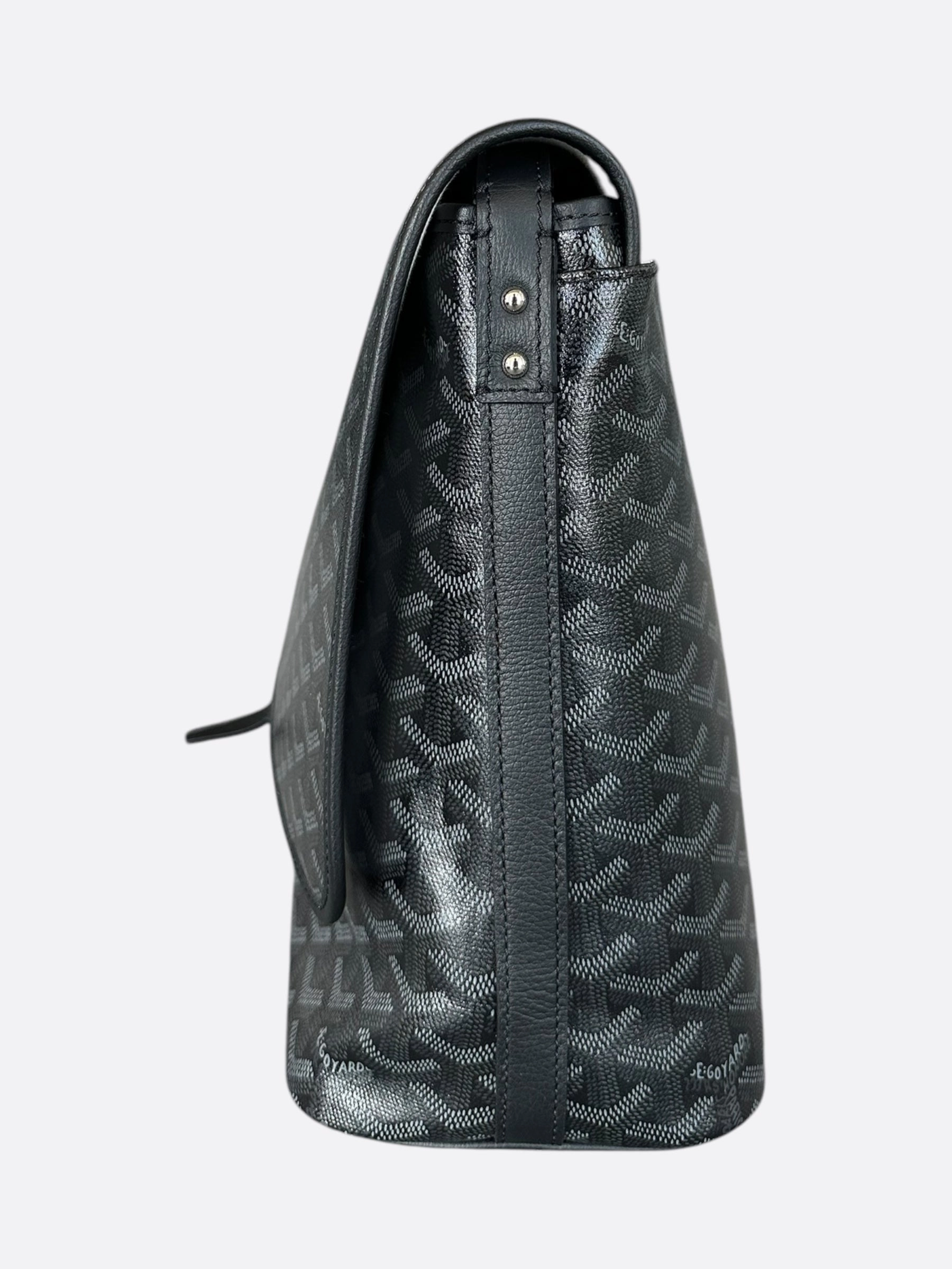 Goyard Jet Black Capetien MM Messenger Bag