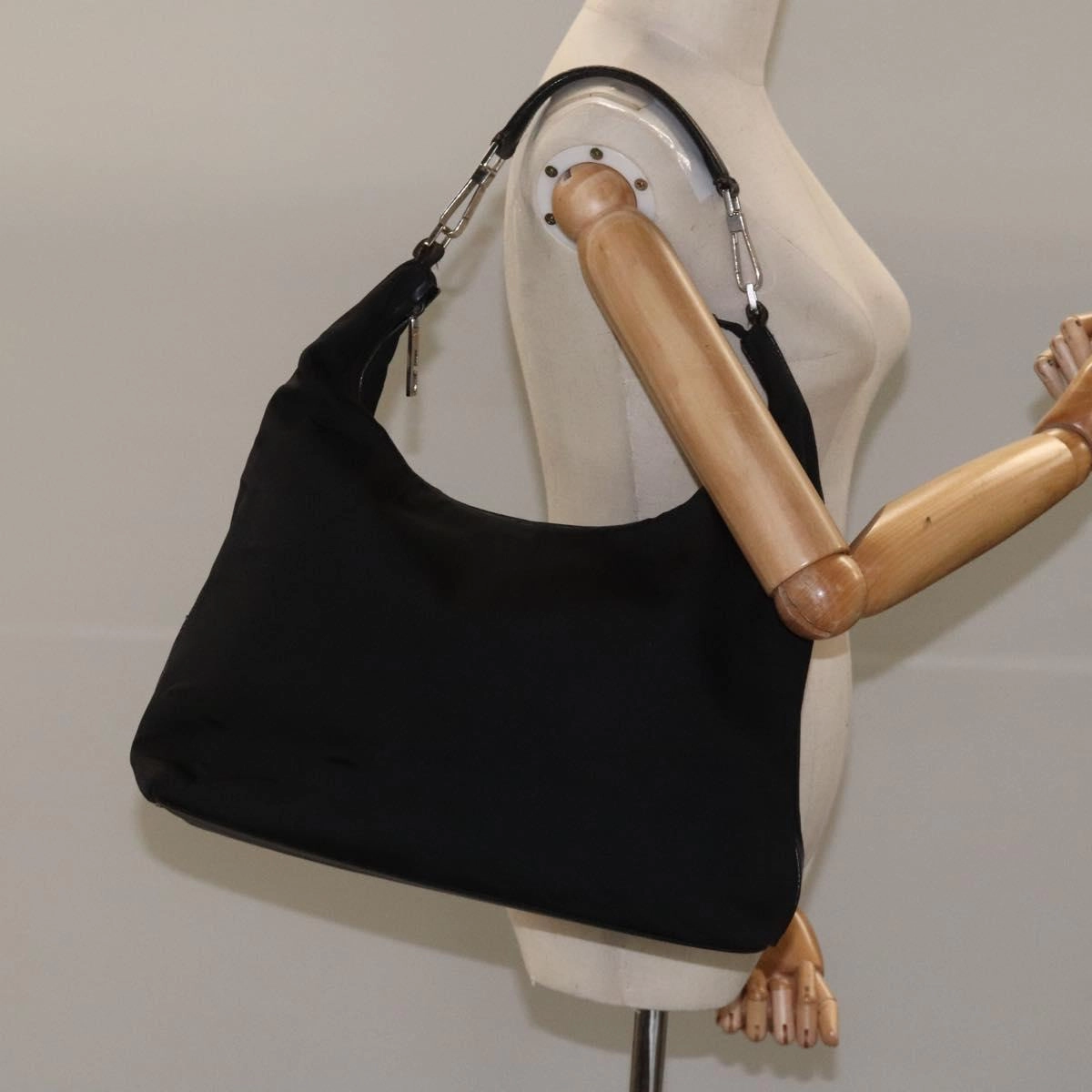 Gucci Black Canvas Shoulder Bag ()