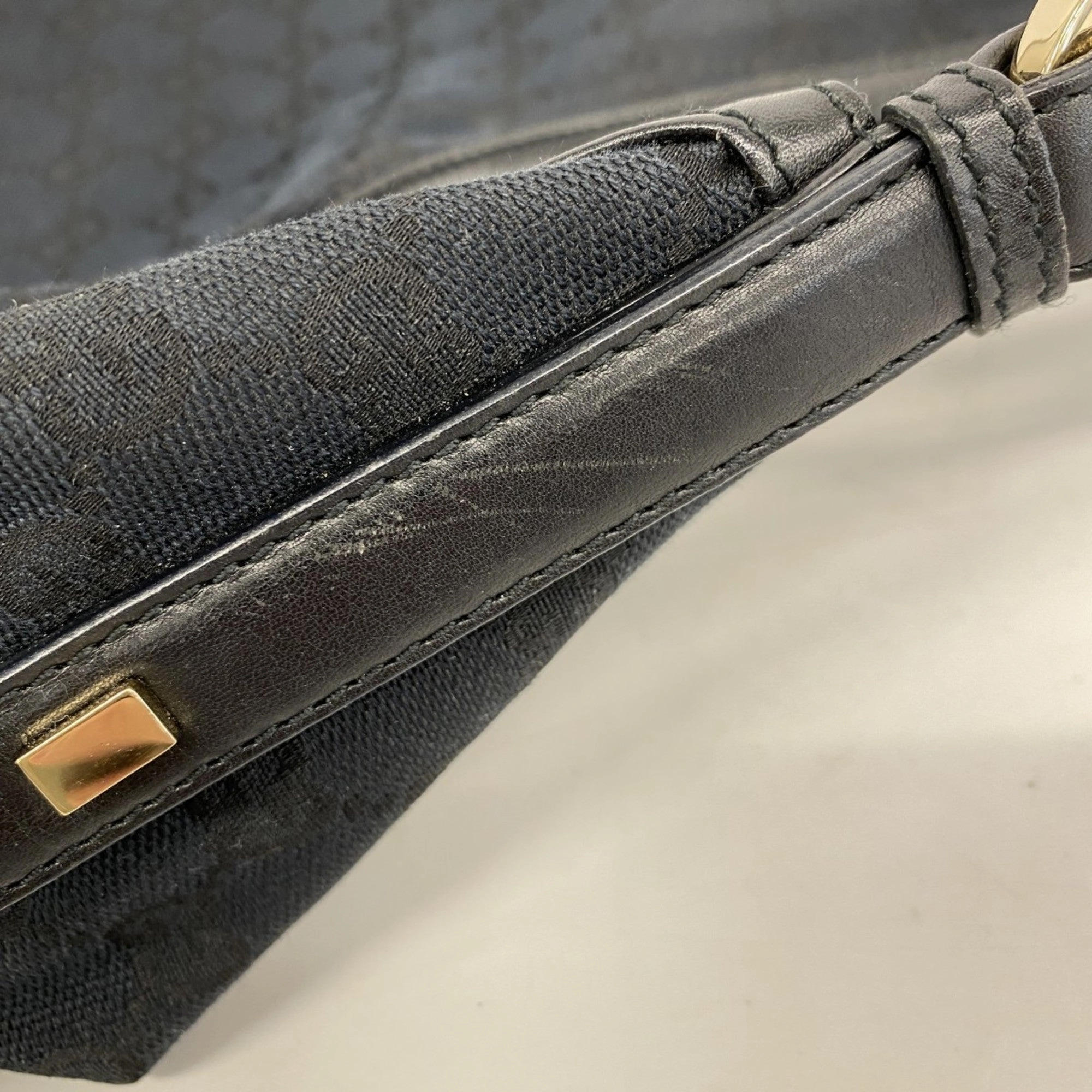 Gucci Black Canvas Shoulder Bag ()