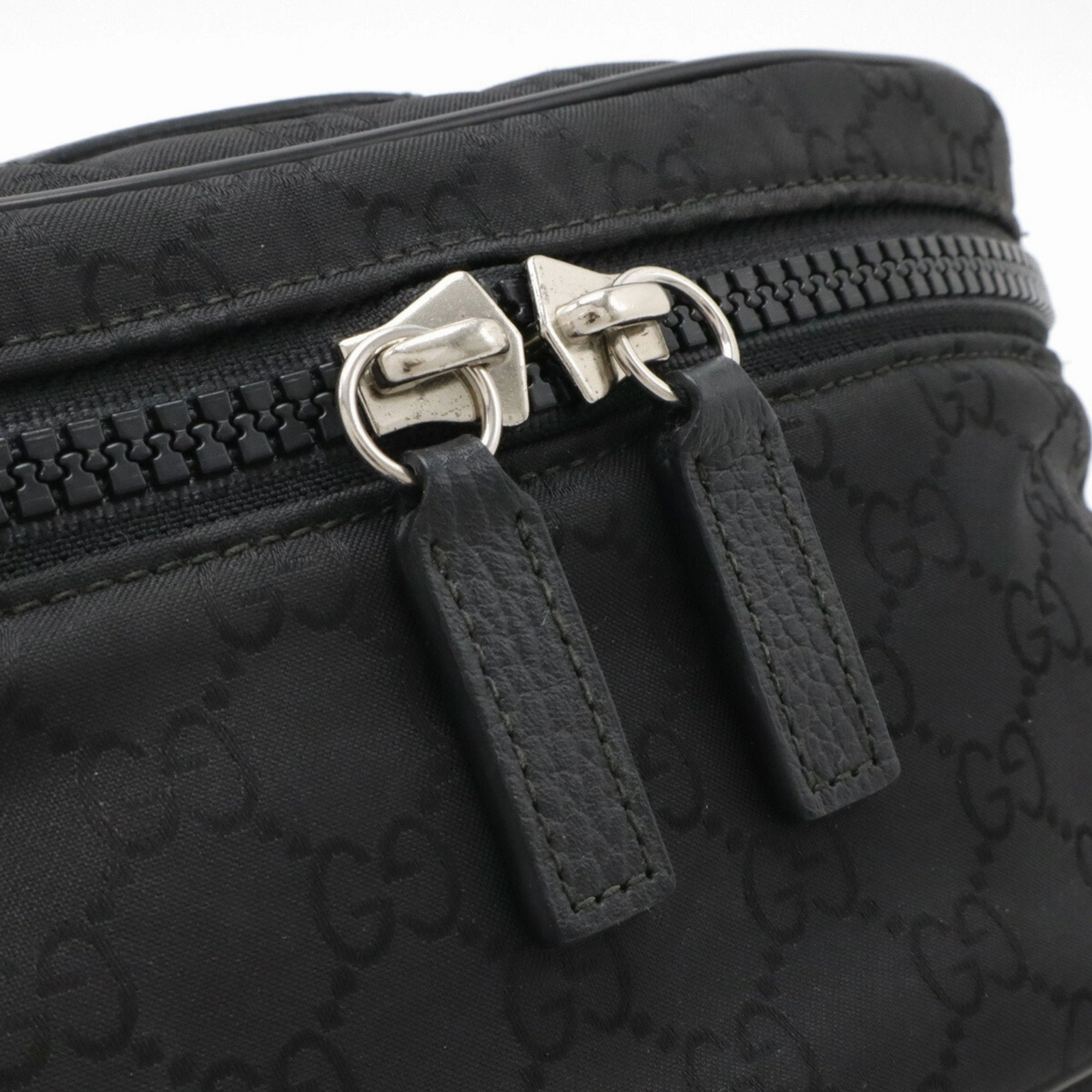 Gucci Black Nylon Leather Shoulder Bag Sling Bag ()