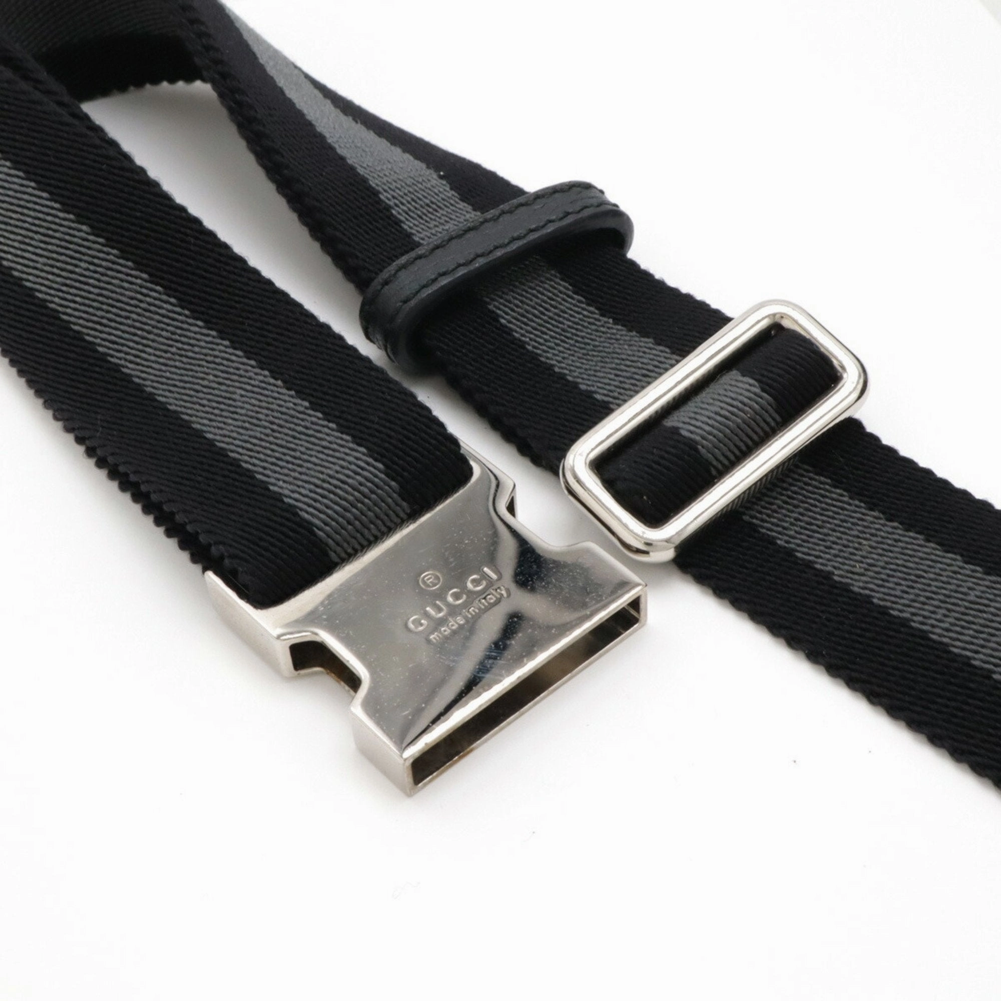 Gucci Black Nylon Leather Shoulder Bag Sling Bag ()