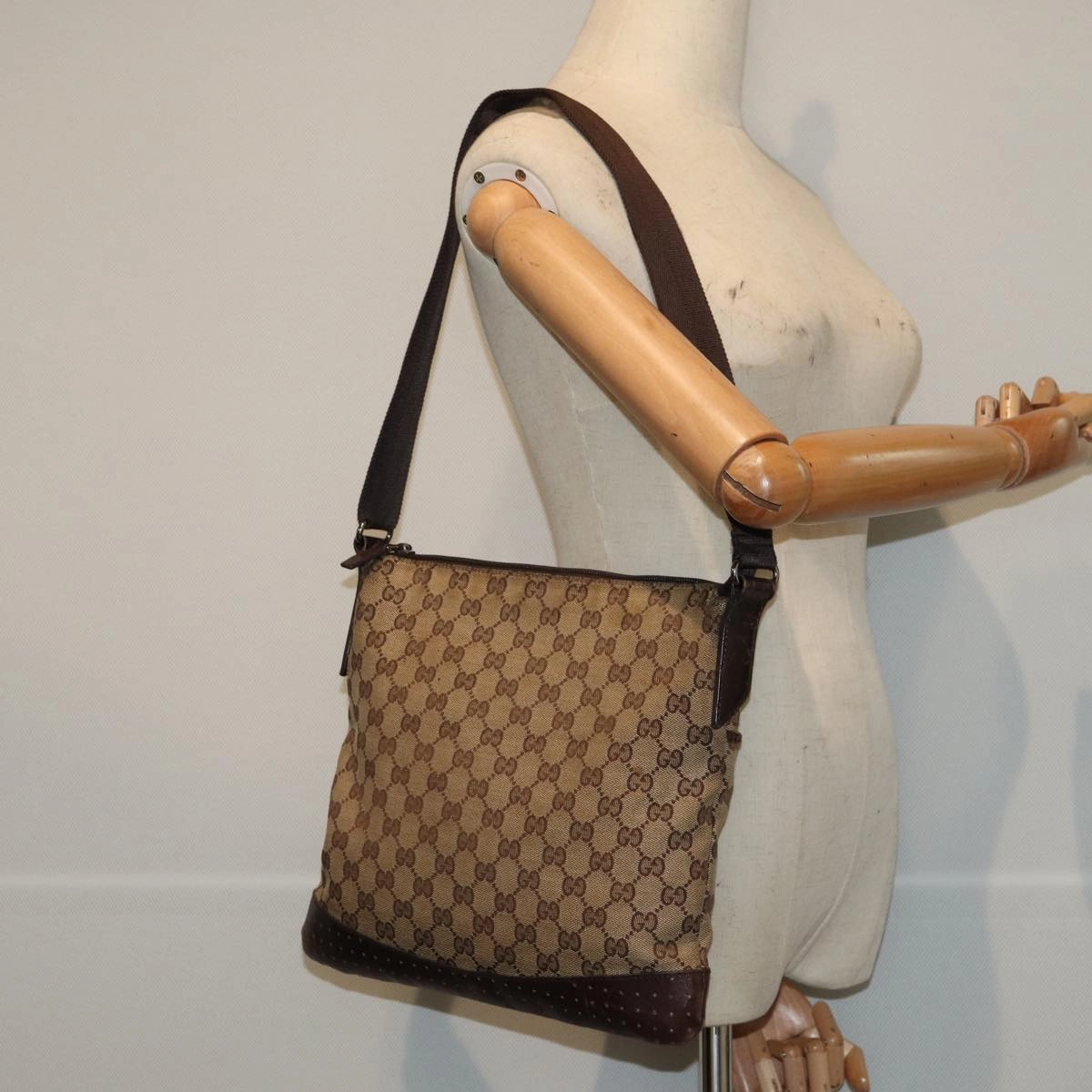 GUCCI GG Canvas Shoulder Bag Beige 145857  84432