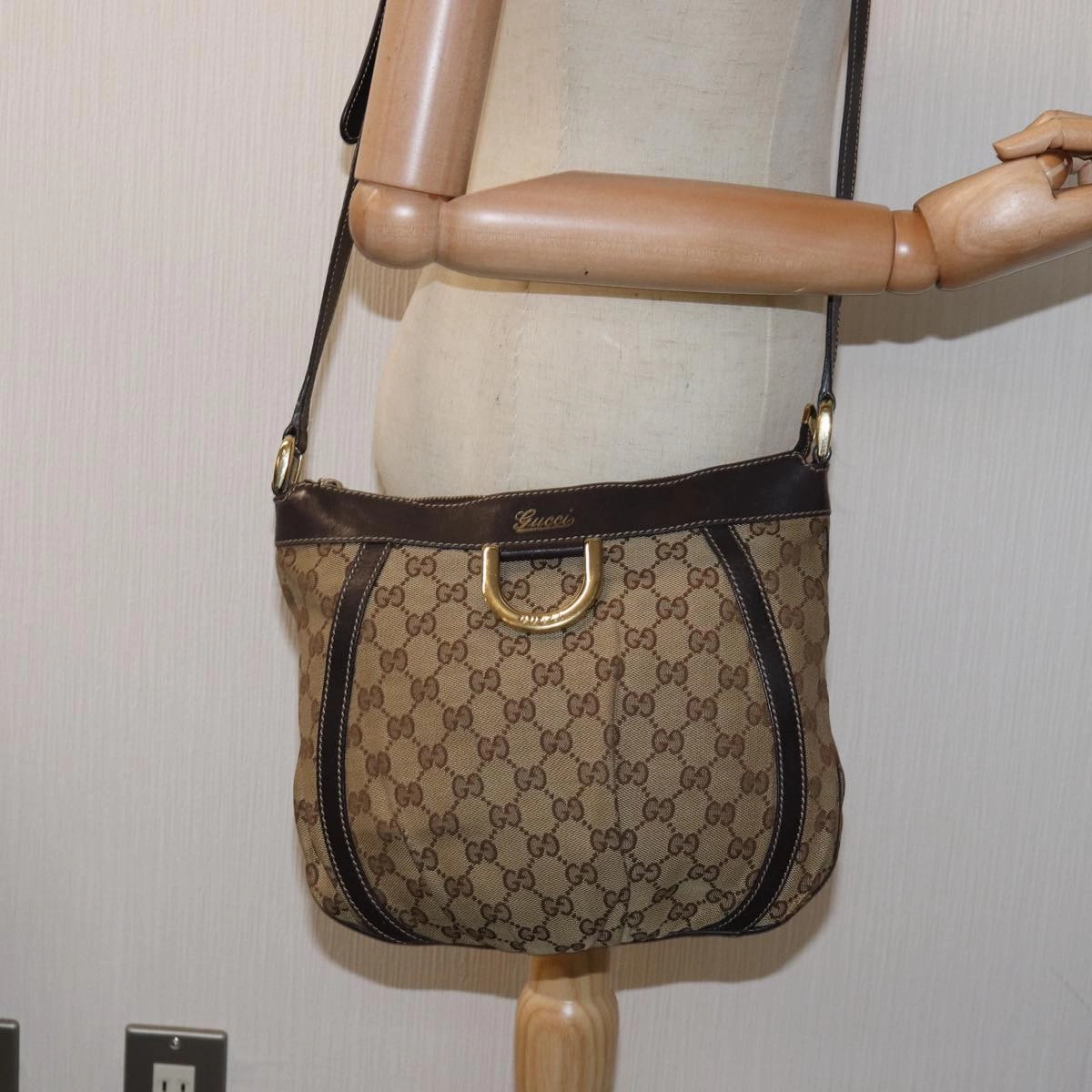 GUCCI GG Canvas Shoulder Bag Beige 203257  75598