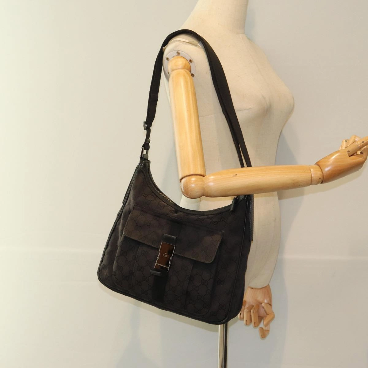 GUCCI GG Canvas Shoulder Bag Black 131211  ki4683