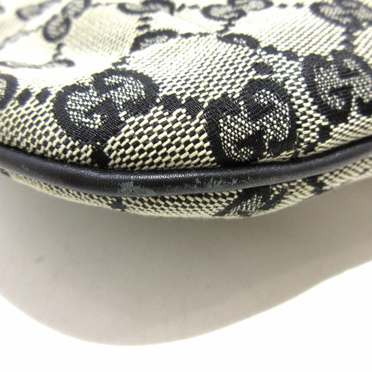 Gucci Gg Pattern  Canvas Shoulder Bag ()