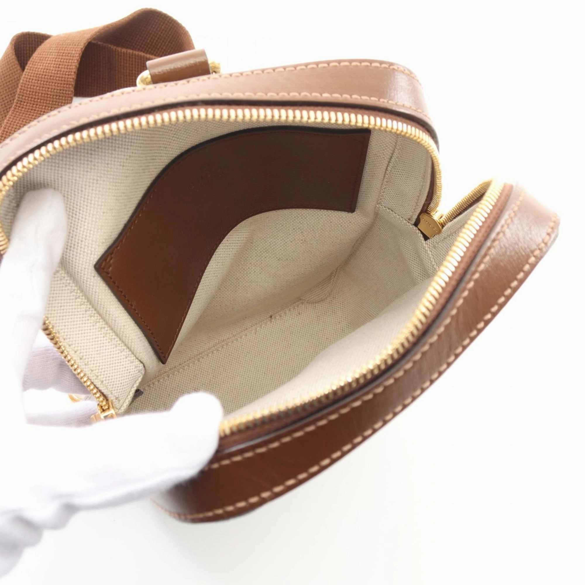 Gucci  Gg Supreme Leather Fanny Pack Sling Bag (Pre-Owned)