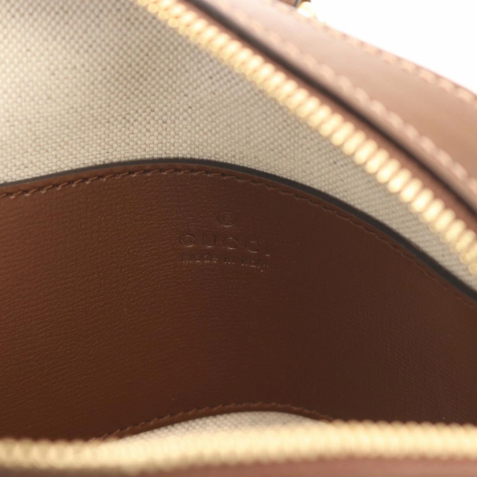 Gucci  Gg Supreme Leather Fanny Pack Sling Bag (Pre-Owned)