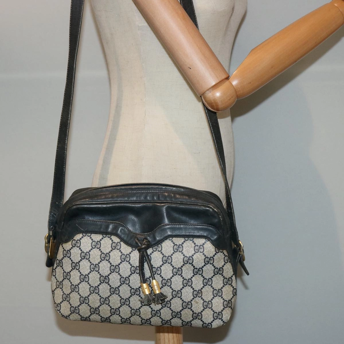 GUCCI GG Supreme Shoulder Bag PCV Navy 001 256 1066  76733