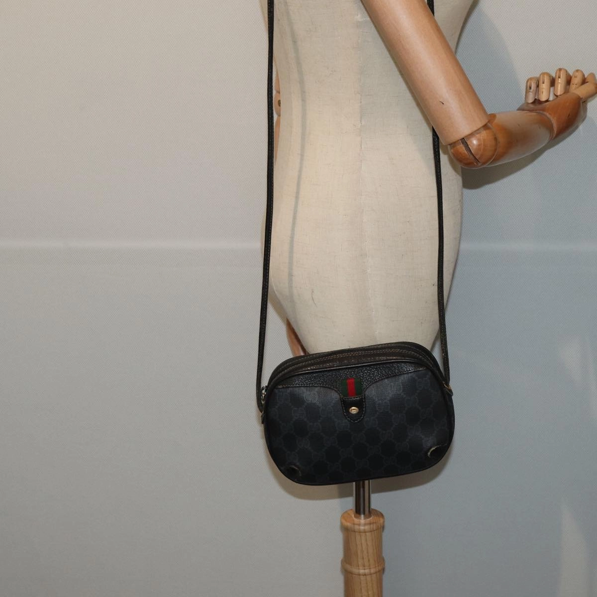GUCCI GG Supreme Web Sherry Line Shoulder Bag PVC Black 89 02 066  82869