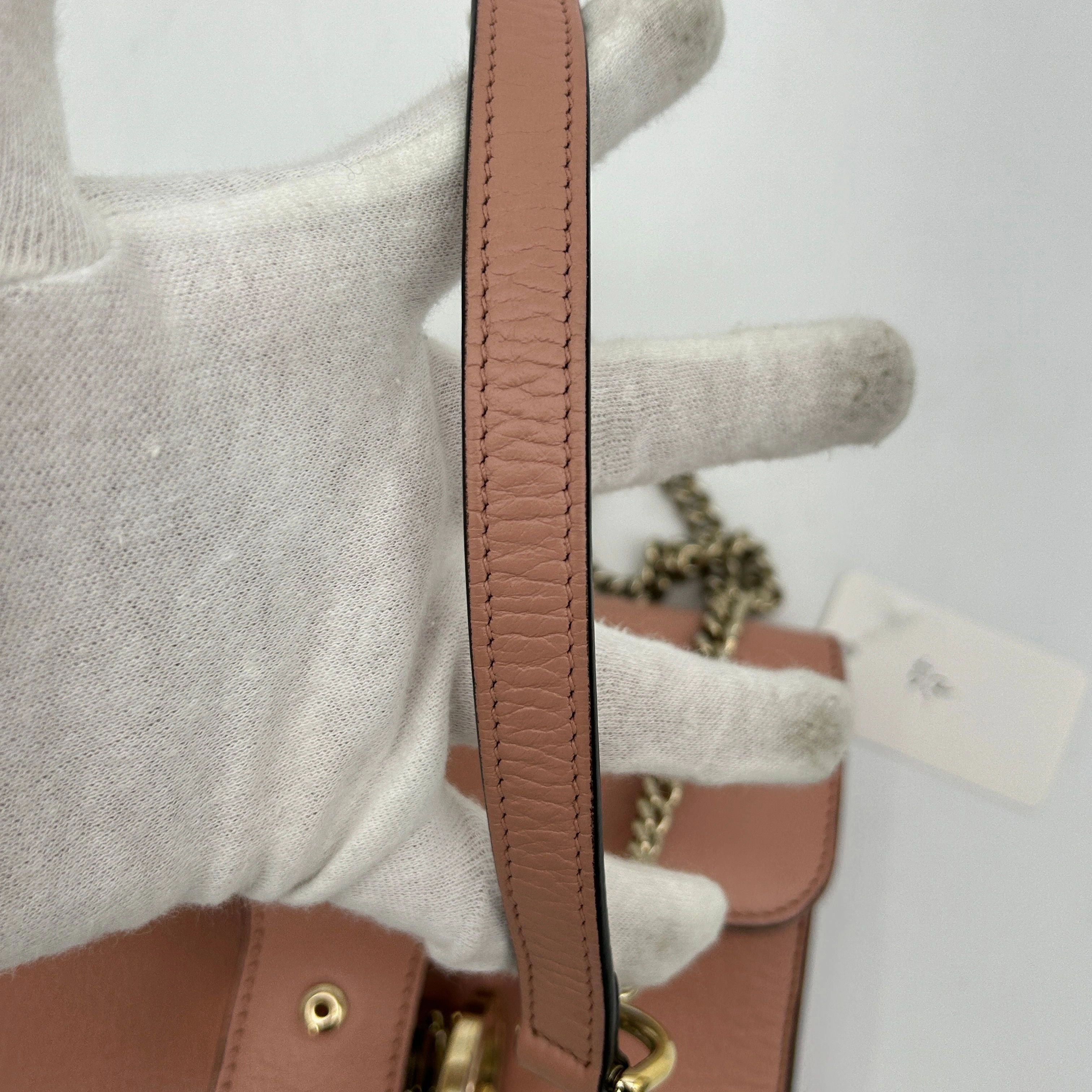 Gucci Interlocking G Shoulder Bag gu6947cc