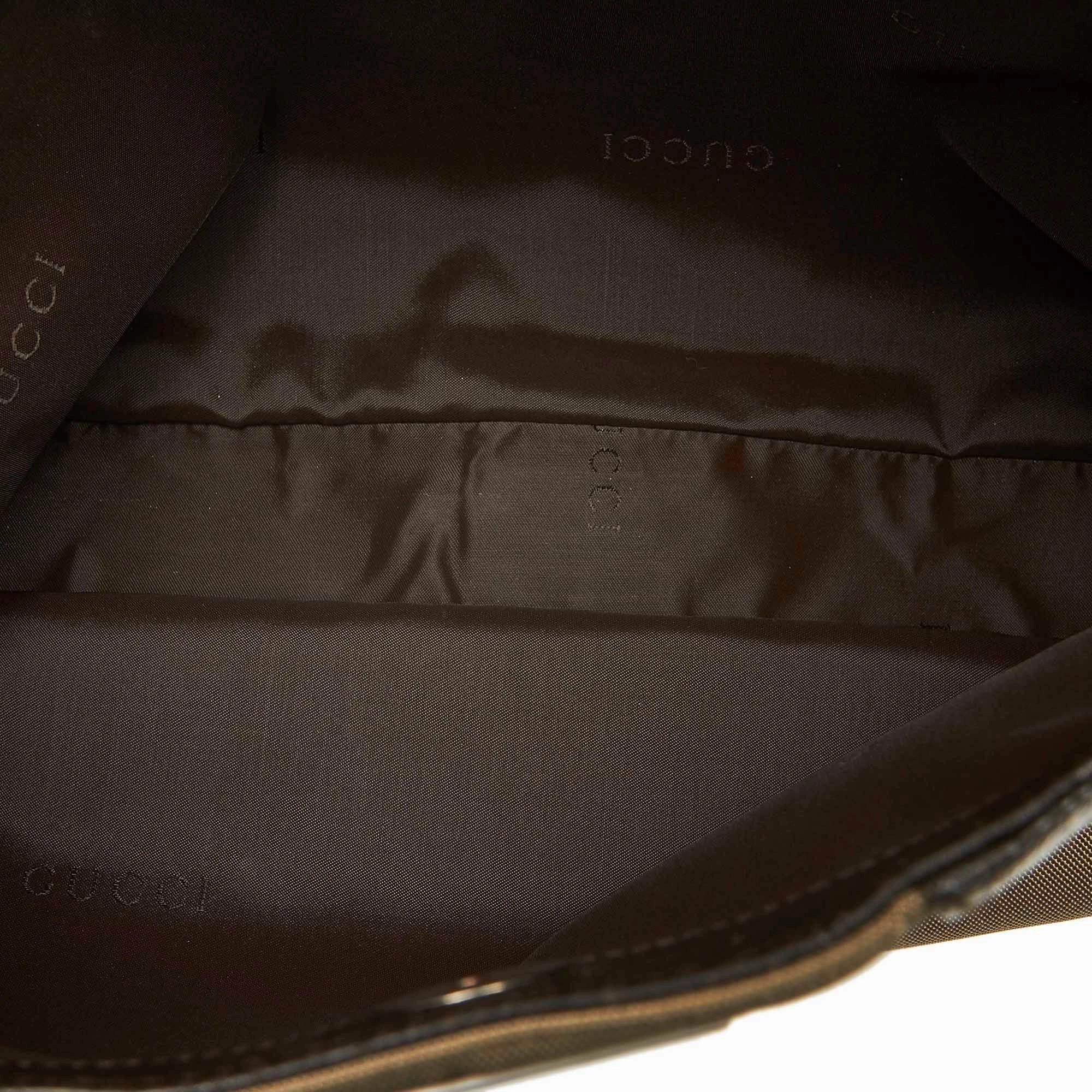 Gucci Nylon Shoulder Bag (SHG-32183)