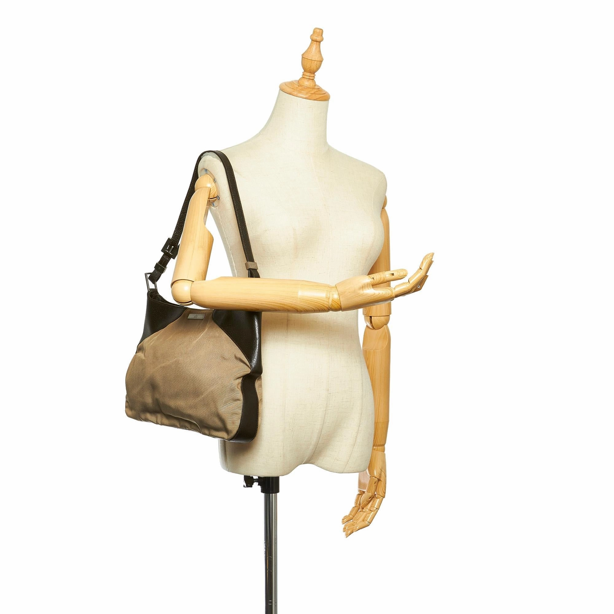 Gucci Nylon Shoulder Bag (SHG-32183)