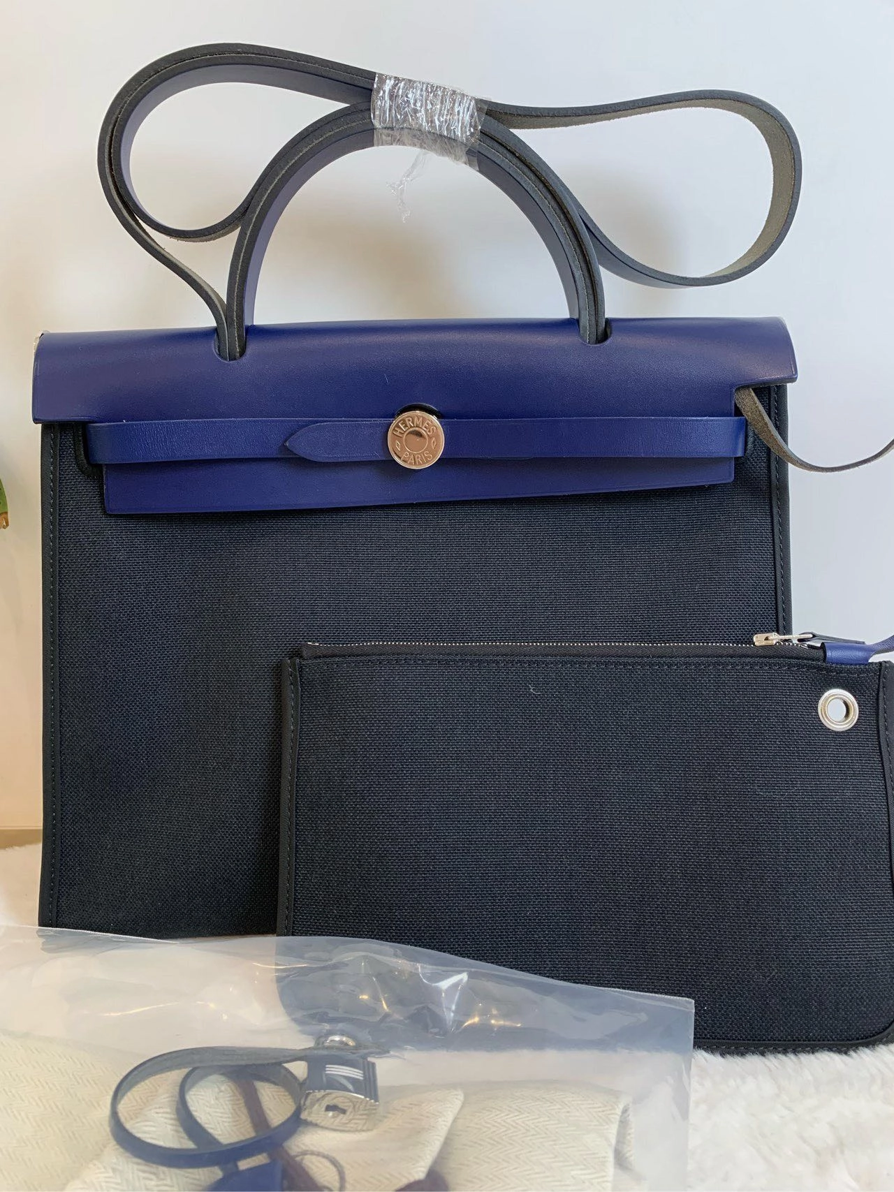 Herms Herbag Zip 31 Noir/Cobalt Canvas and Leather Shoulder Bag