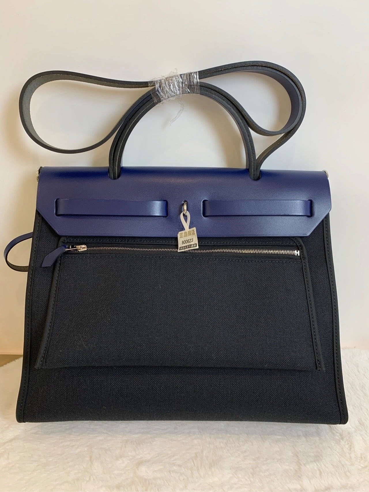 Herms Herbag Zip 31 Noir/Cobalt Canvas and Leather Shoulder Bag