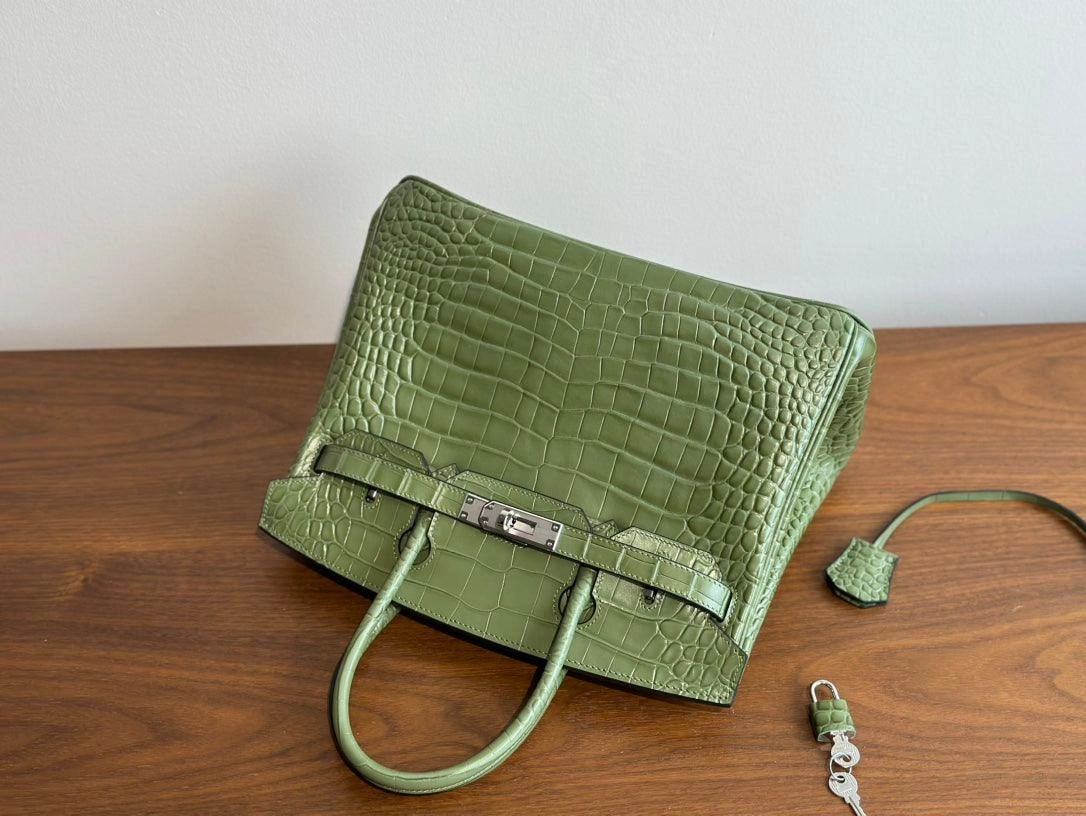 High-end Luxury Classic Togo Leather Bag with Silver-Tone Hardware and Crocodile Pattern  A Must-Have Designer Bag, Perfect Gift for Her