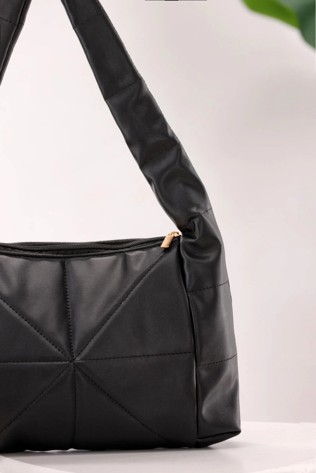 HOBO BLACK