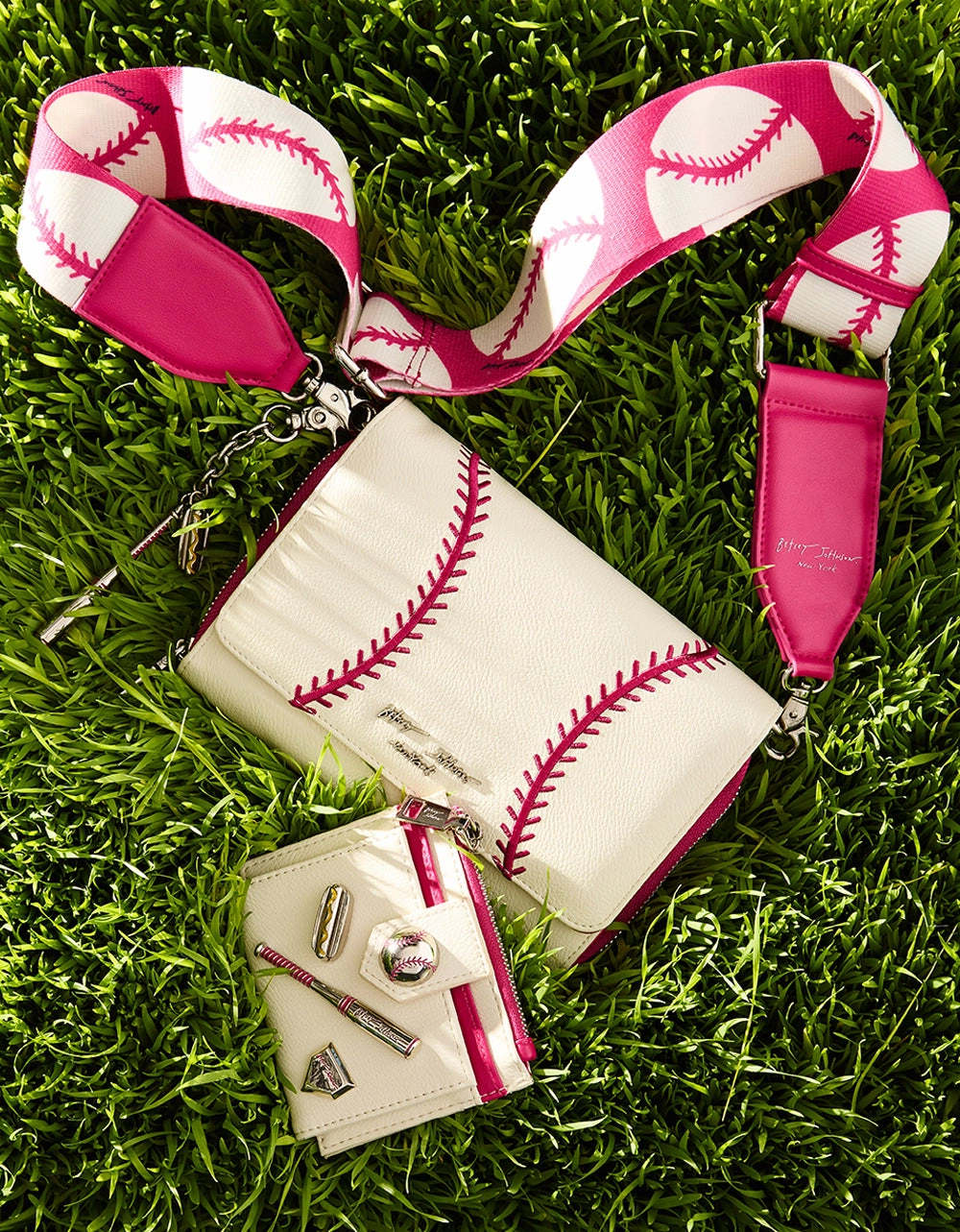 HOME RUN WALLET ON CHAIN WHITE